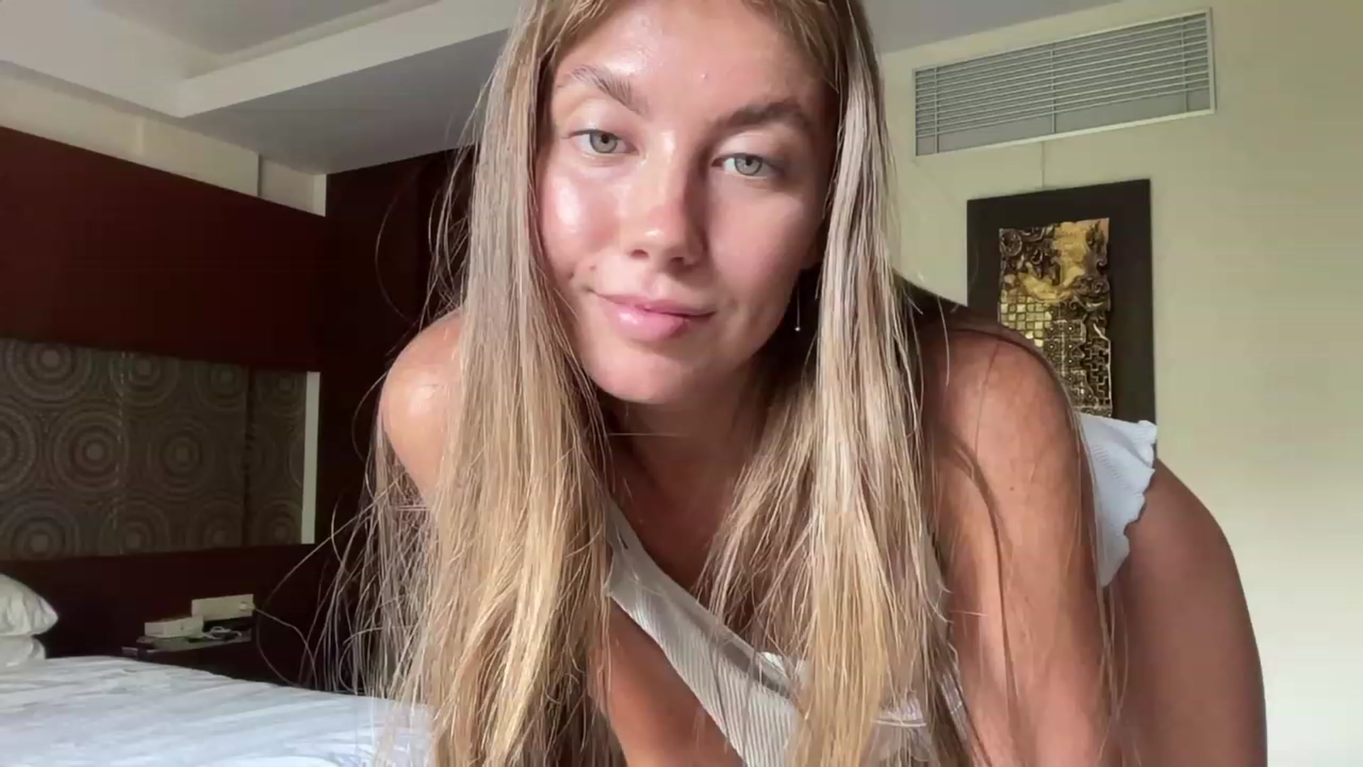 Gallery image thumbnail from BaliSurfGirl's myfreecams stream on, 03/27/2023, 24:01 image 19 of 20