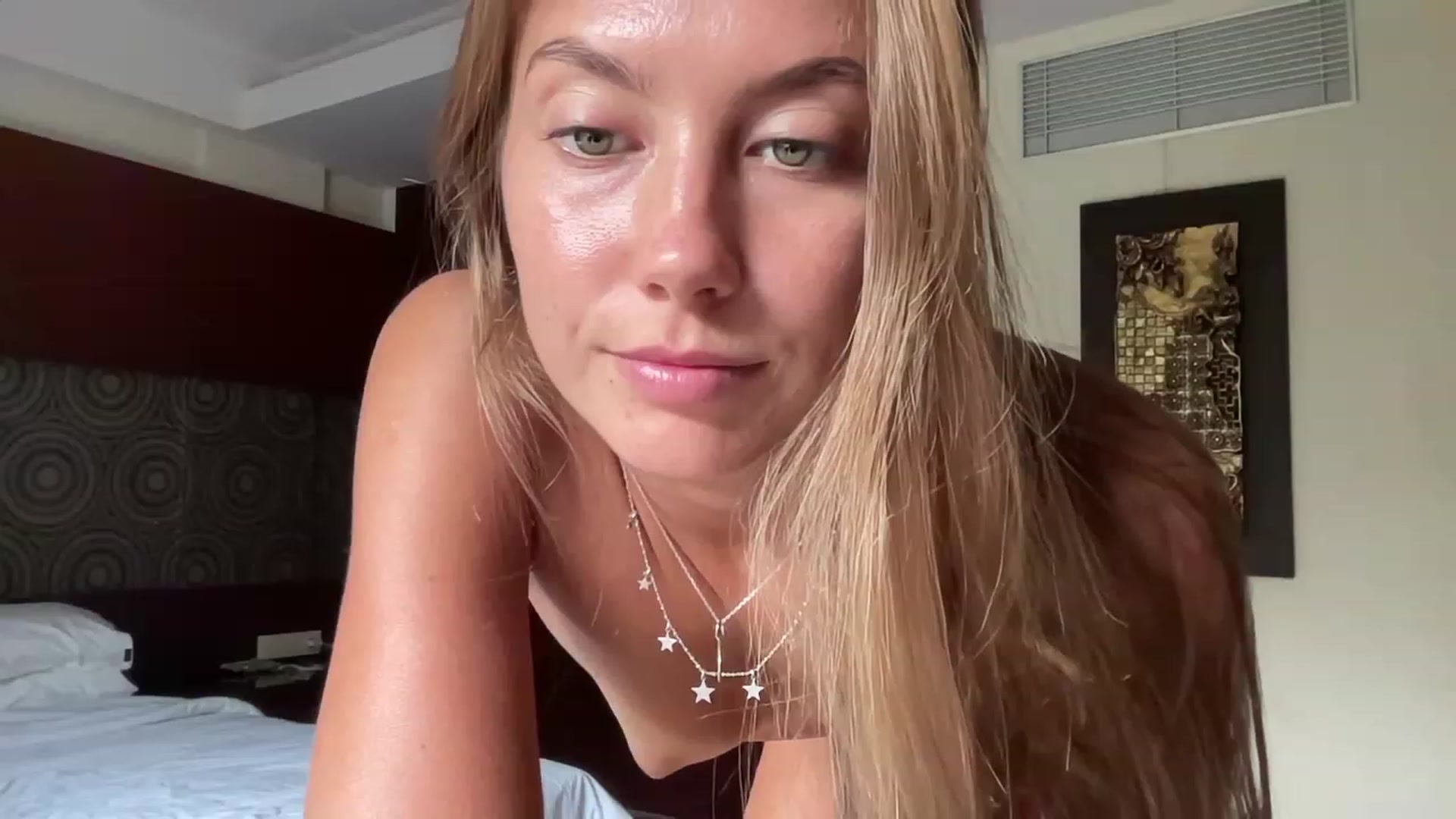 Gallery image thumbnail from BaliSurfGirl's myfreecams stream on, 04/03/2023, 24:24 image 14 of 20