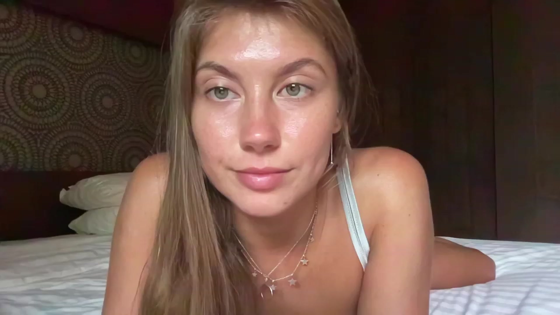 Gallery image thumbnail from BaliSurfGirl's myfreecams stream on, 04/11/2023, 23:24 image 14 of 20