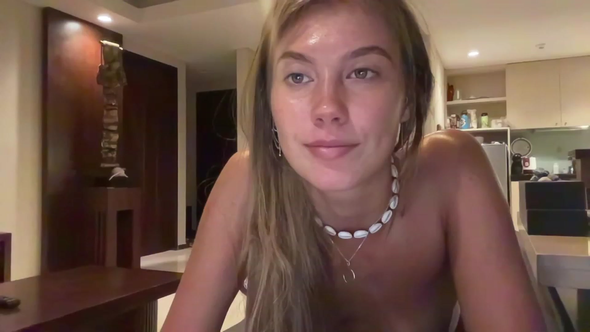 Gallery image thumbnail from BaliSurfGirl's myfreecams stream on, 04/15/2023, 22:22 image 6 of 20