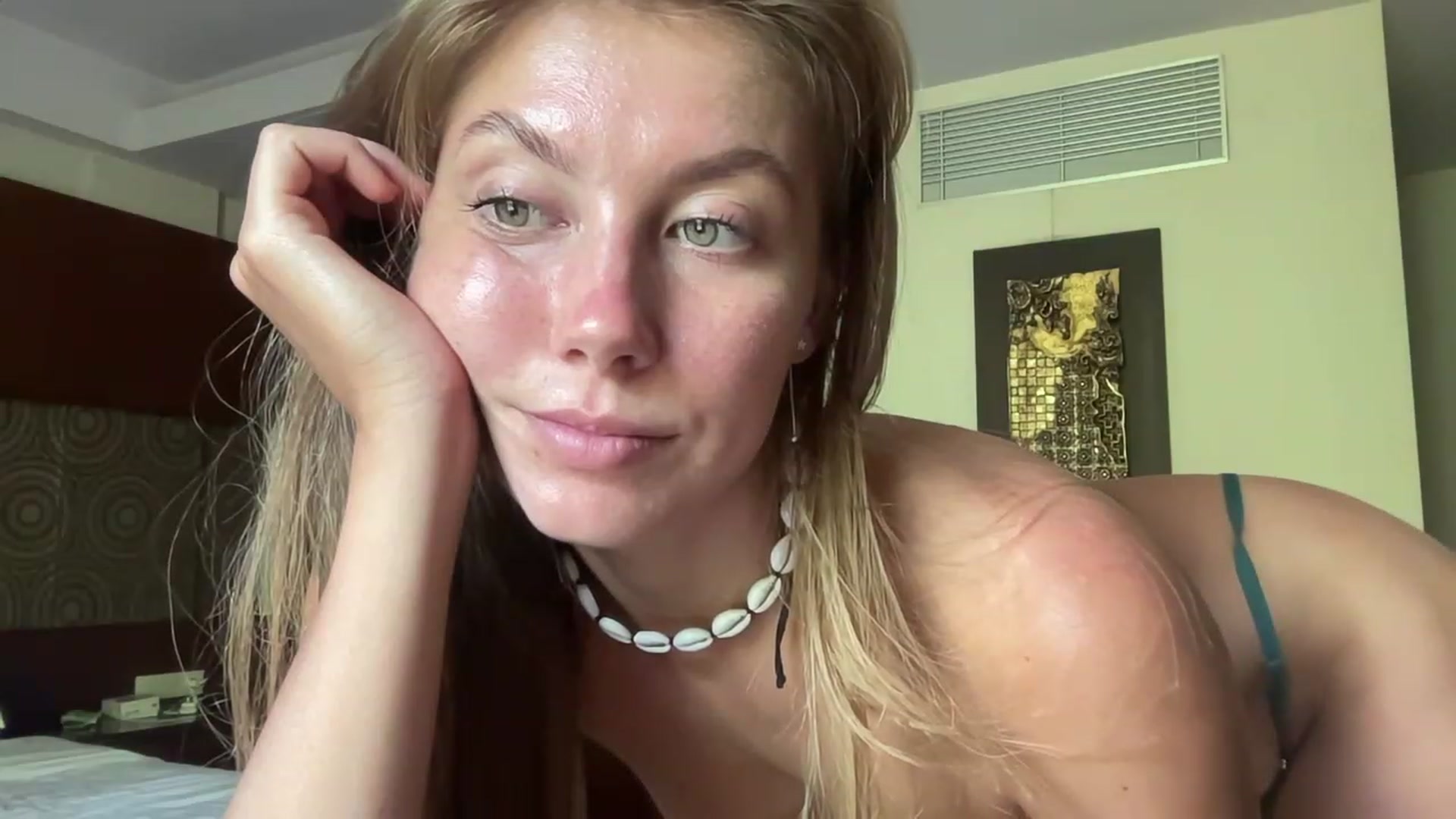 Gallery image thumbnail from BaliSurfGirl's myfreecams stream on, 04/18/2023, 03:33 image 11 of 20