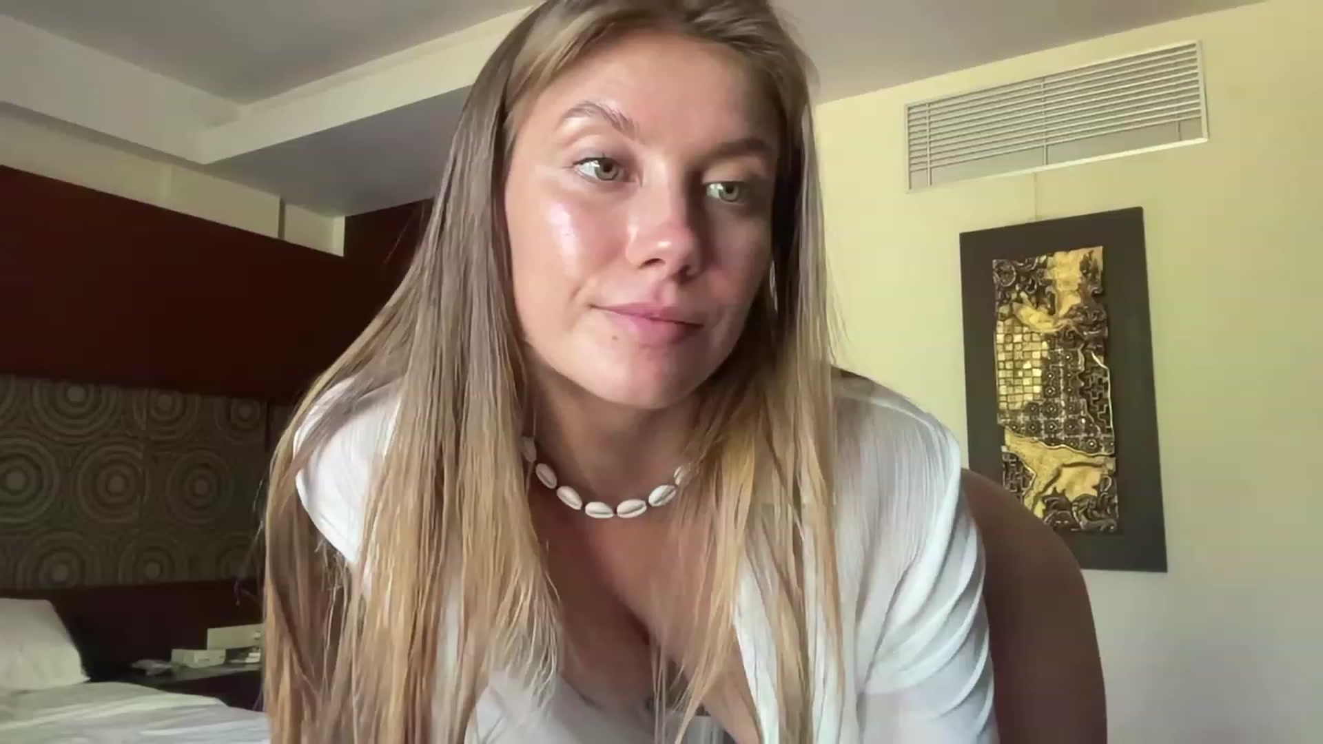 Gallery image thumbnail from BaliSurfGirl's myfreecams stream on, 04/18/2023, 05:55 image 13 of 20