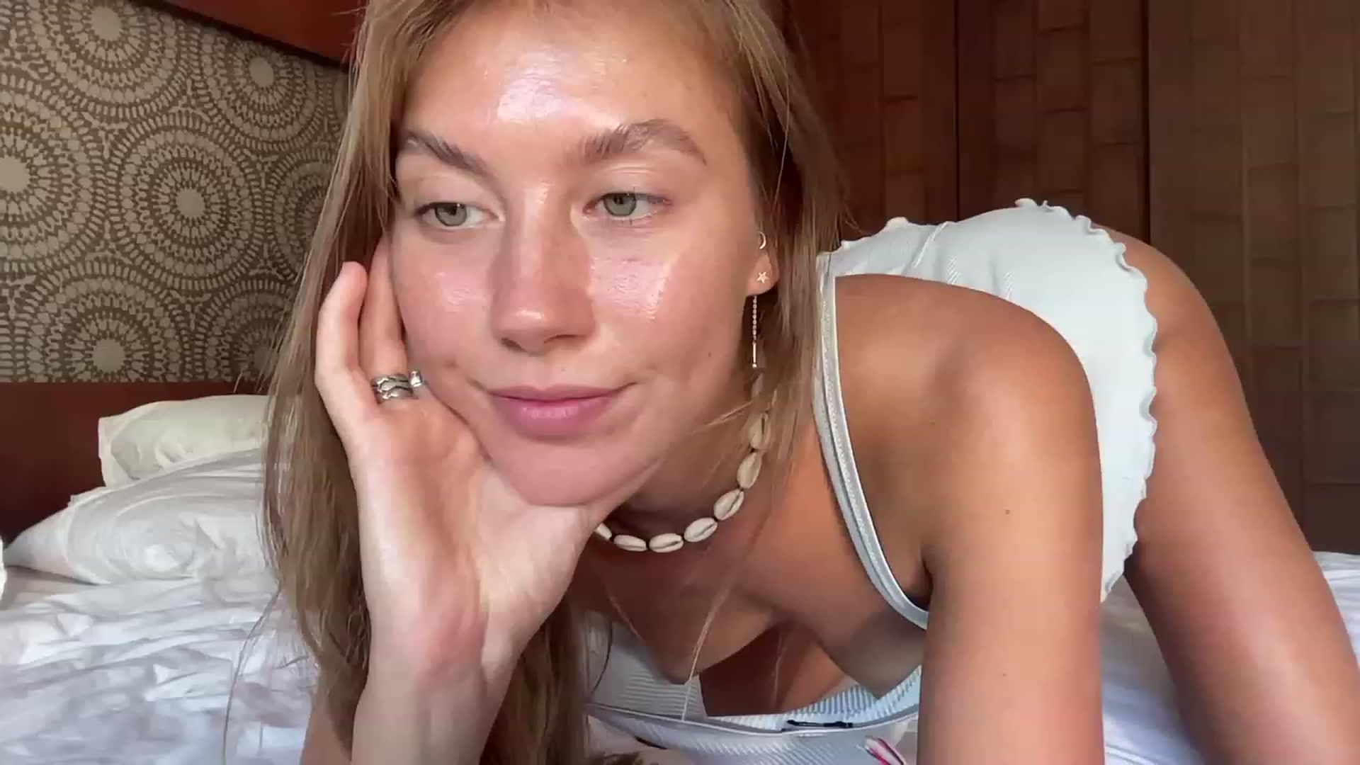 Gallery image thumbnail from BaliSurfGirl's myfreecams stream on, 04/23/2023, 24:16 image 7 of 20