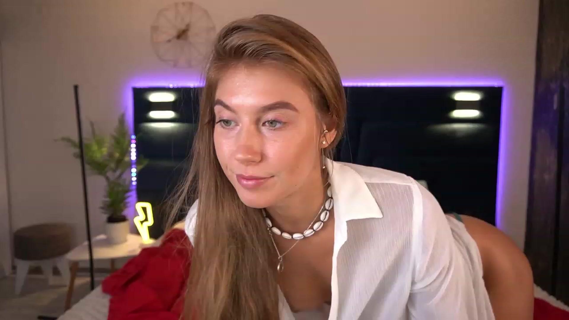 Gallery image thumbnail from BaliSurfGirl's myfreecams stream on, 05/03/2023, 06:32 image 10 of 20