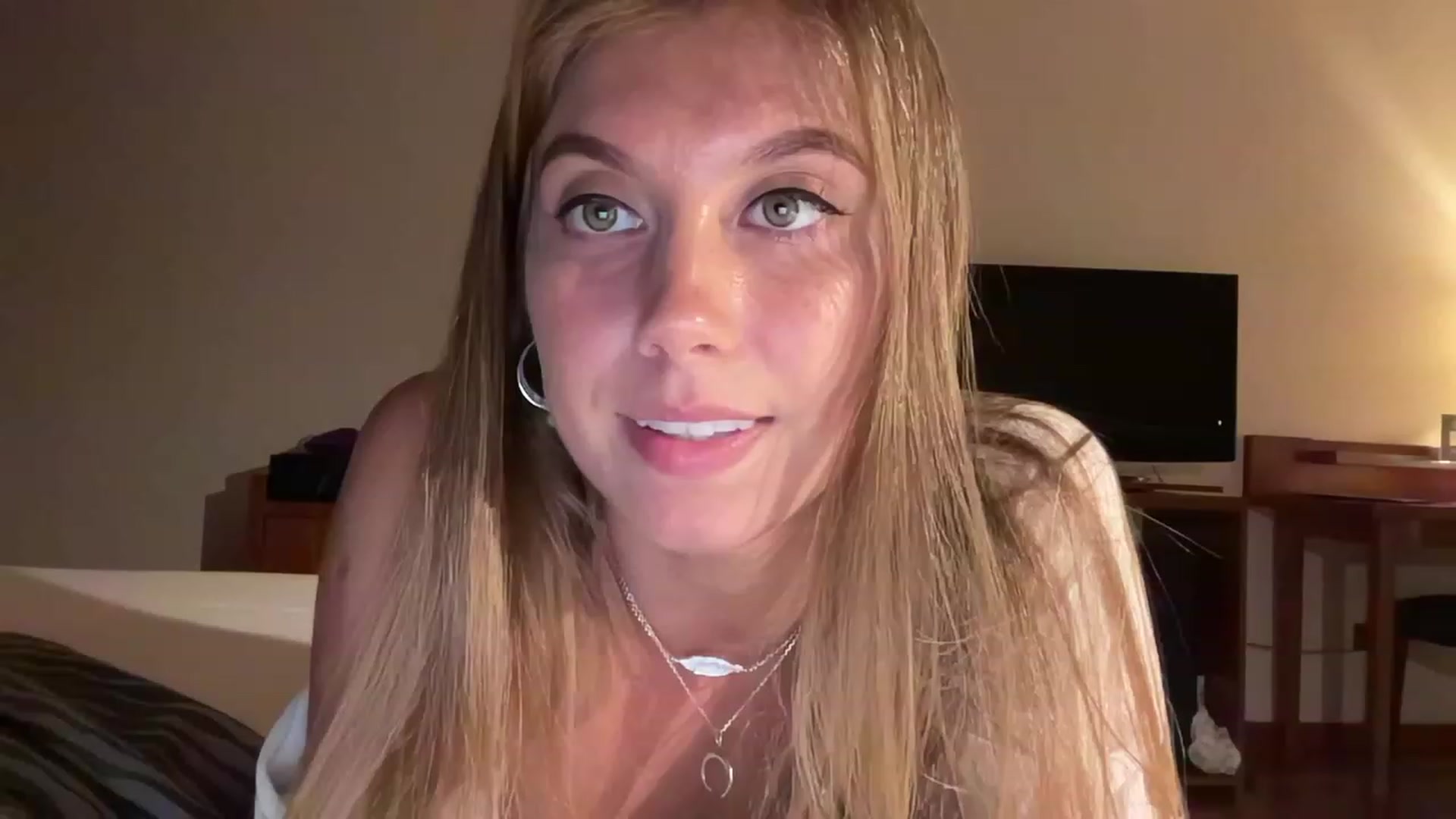 Gallery image thumbnail from BaliSurfGirl's myfreecams stream on, 06/10/2023, 17:14 image 17 of 20