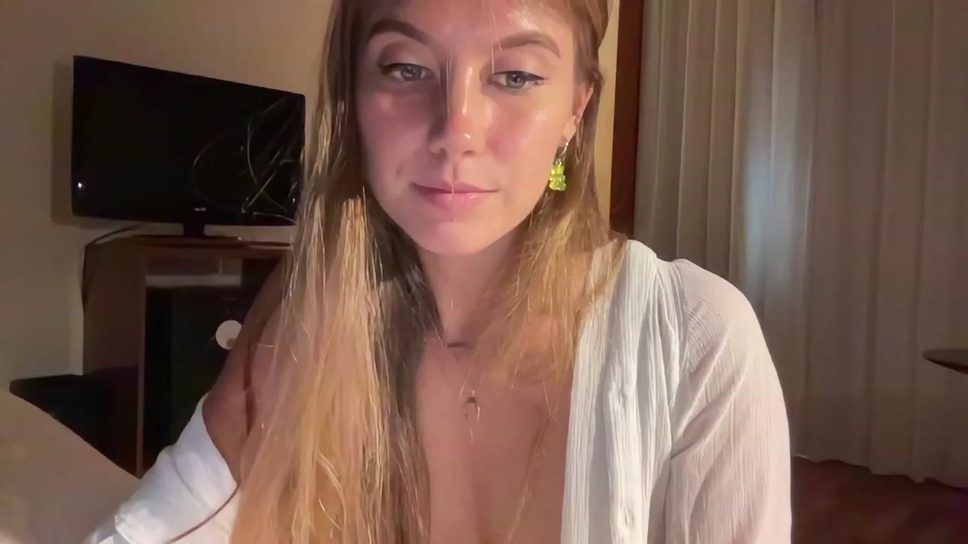 Gallery image thumbnail from BaliSurfGirl's myfreecams stream on, 06/10/2023, 17:14 image 16 of 20