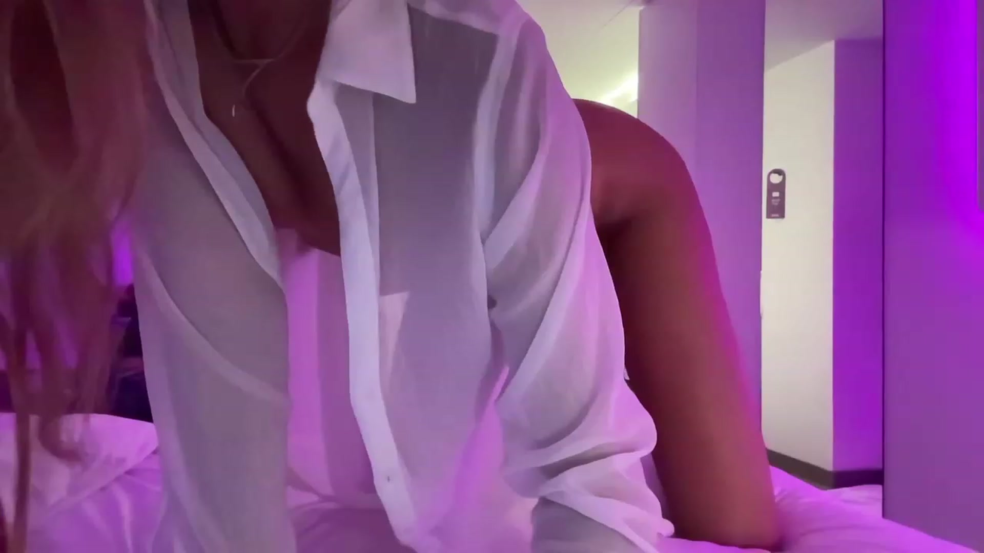 Gallery image thumbnail from BaliSurfGirl's myfreecams stream on, 06/11/2023, 21:04 image 7 of 20