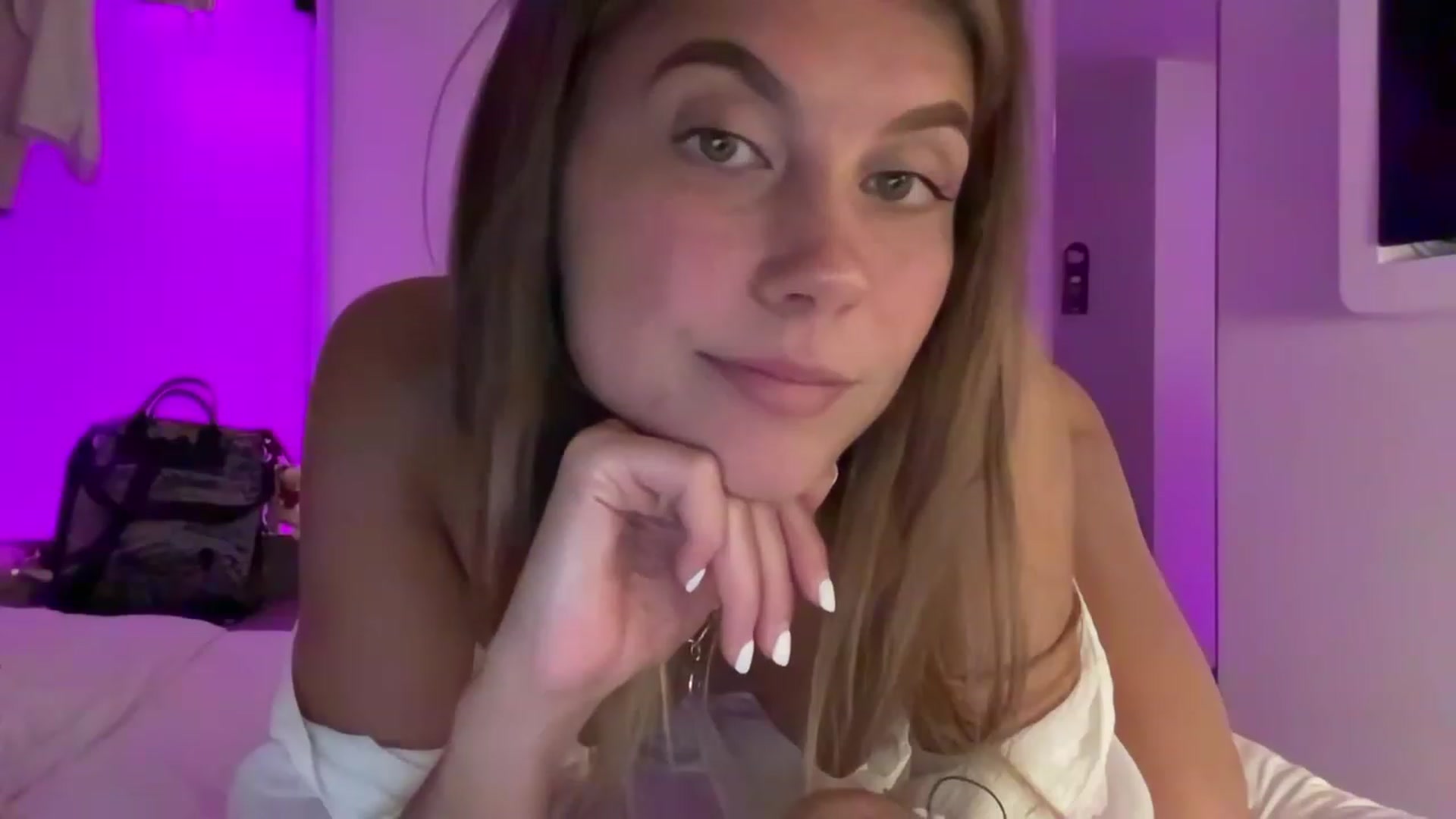 Gallery image thumbnail from BaliSurfGirl's myfreecams stream on, 06/11/2023, 21:28 image 10 of 20