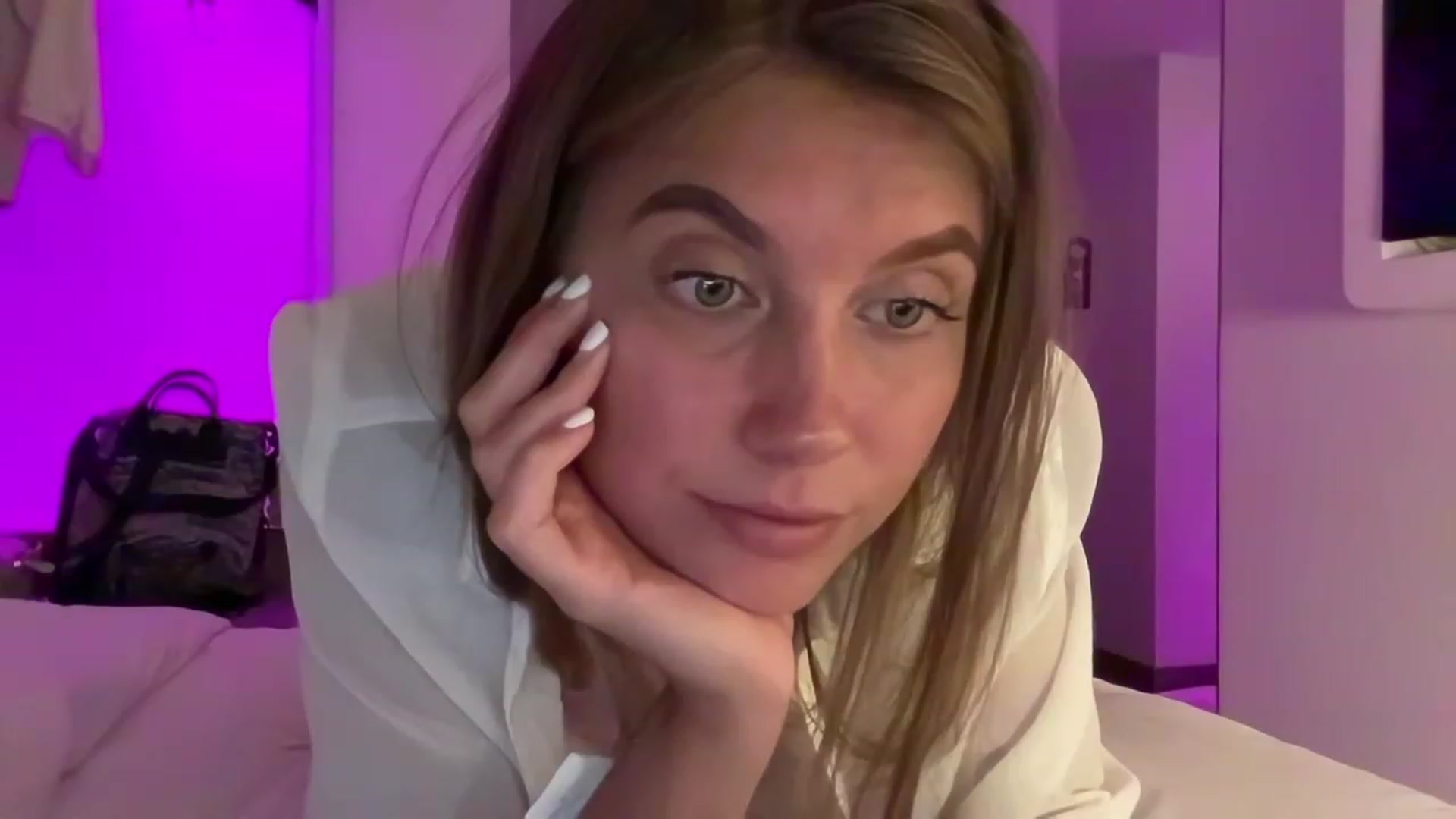 Gallery image thumbnail from BaliSurfGirl's myfreecams stream on, 06/11/2023, 21:28 image 8 of 20