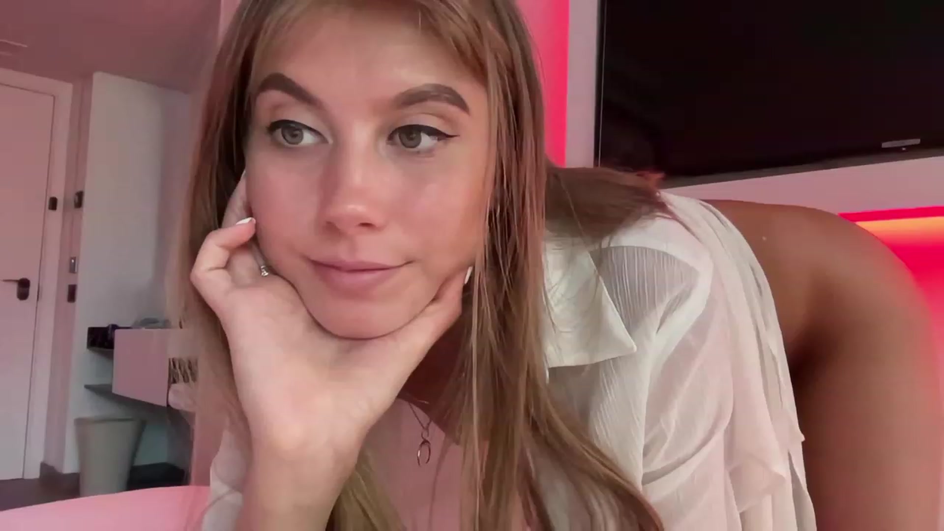 Gallery image thumbnail from BaliSurfGirl's myfreecams stream on, 06/12/2023, 19:46 image 11 of 20