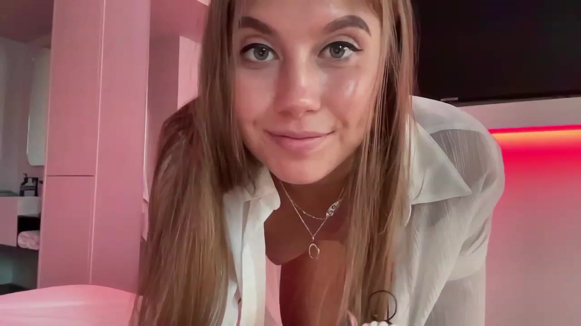 Gallery image thumbnail from BaliSurfGirl's myfreecams stream on, 06/12/2023, 19:46 image 13 of 20