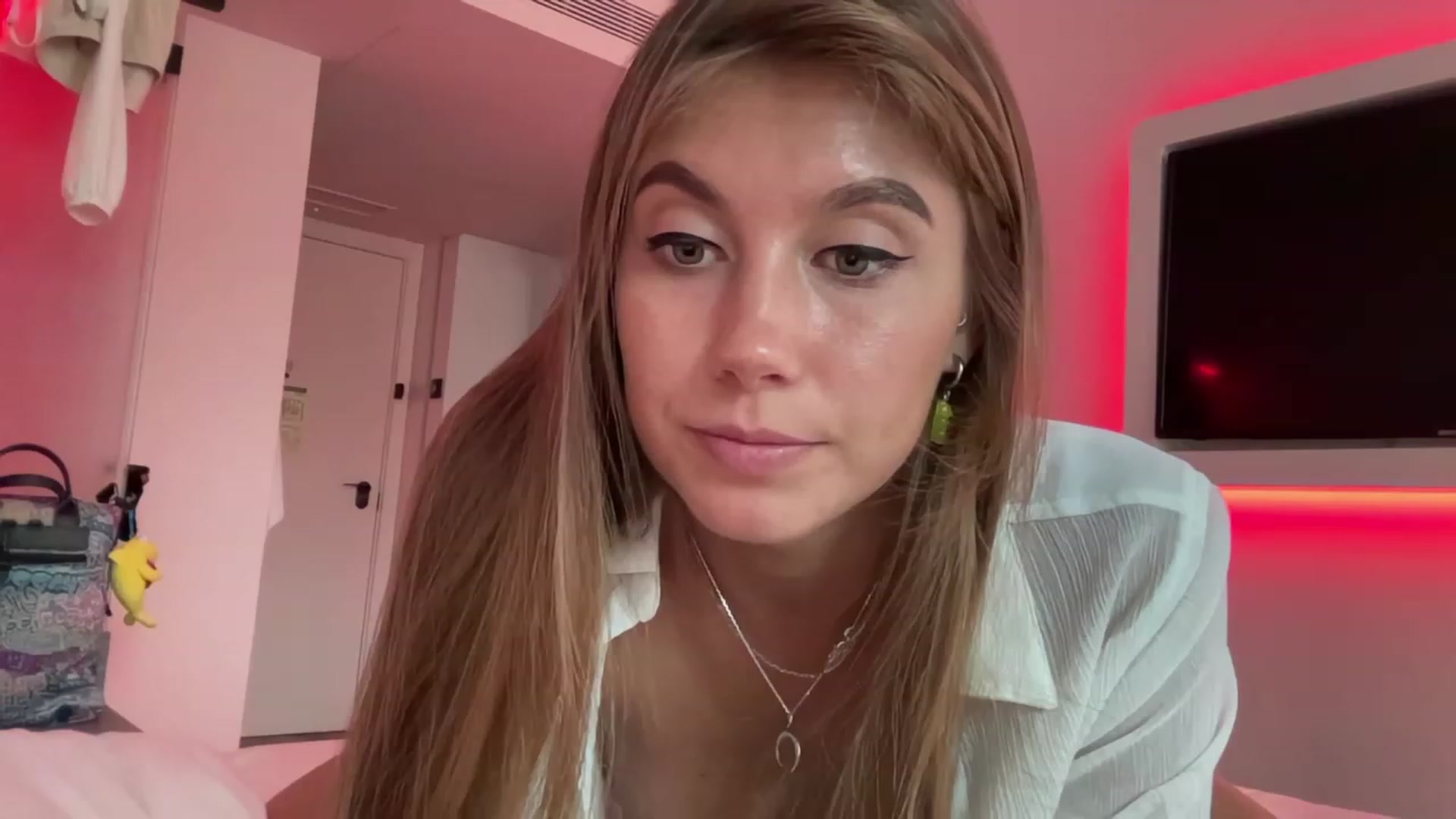 Gallery image thumbnail from BaliSurfGirl's myfreecams stream on, 06/12/2023, 19:46 image 8 of 20