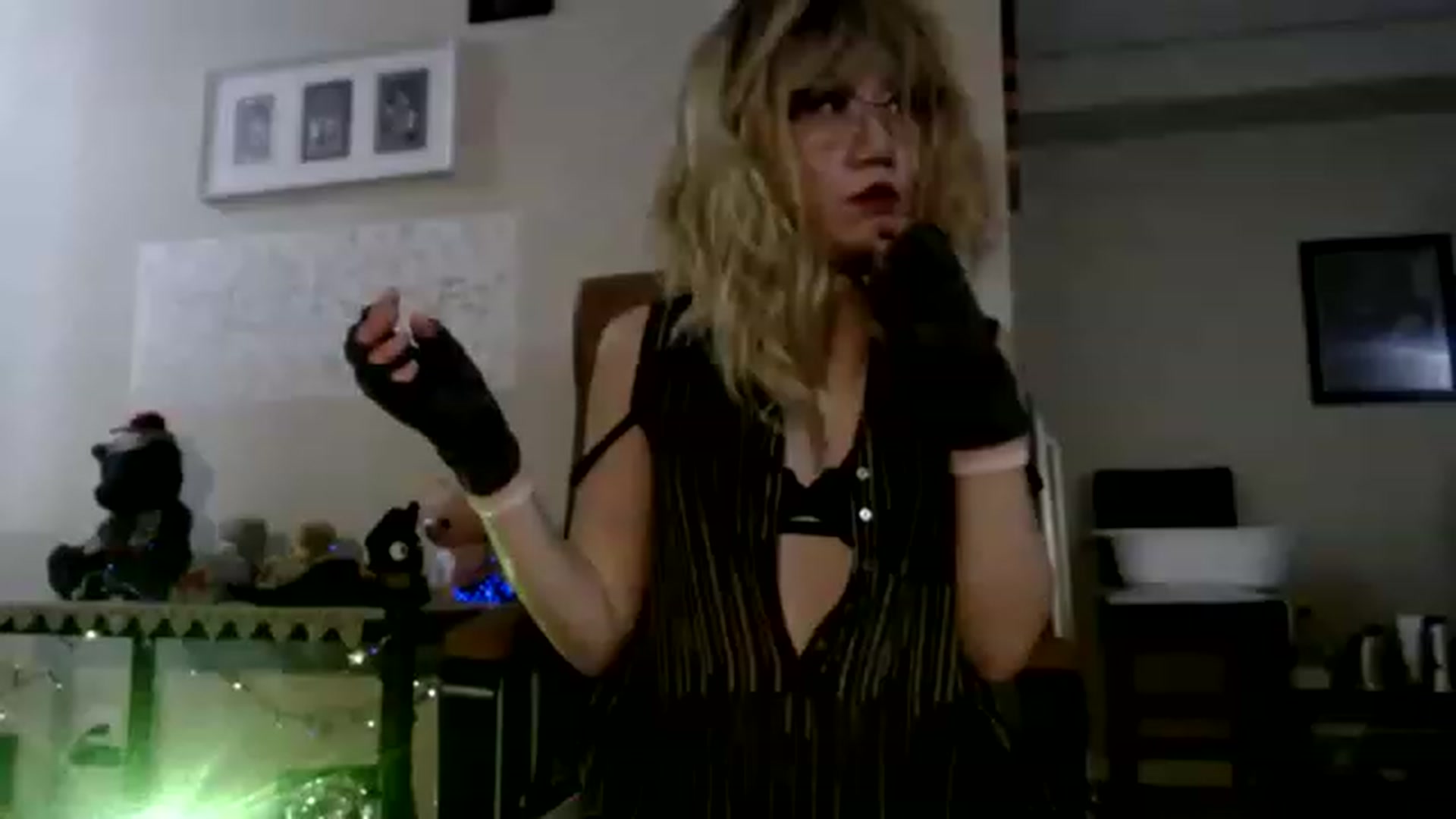 Gallery image thumbnail from Ballerina_x's myfreecams stream on, 11/28/2022, 07:31 image 18 of 20