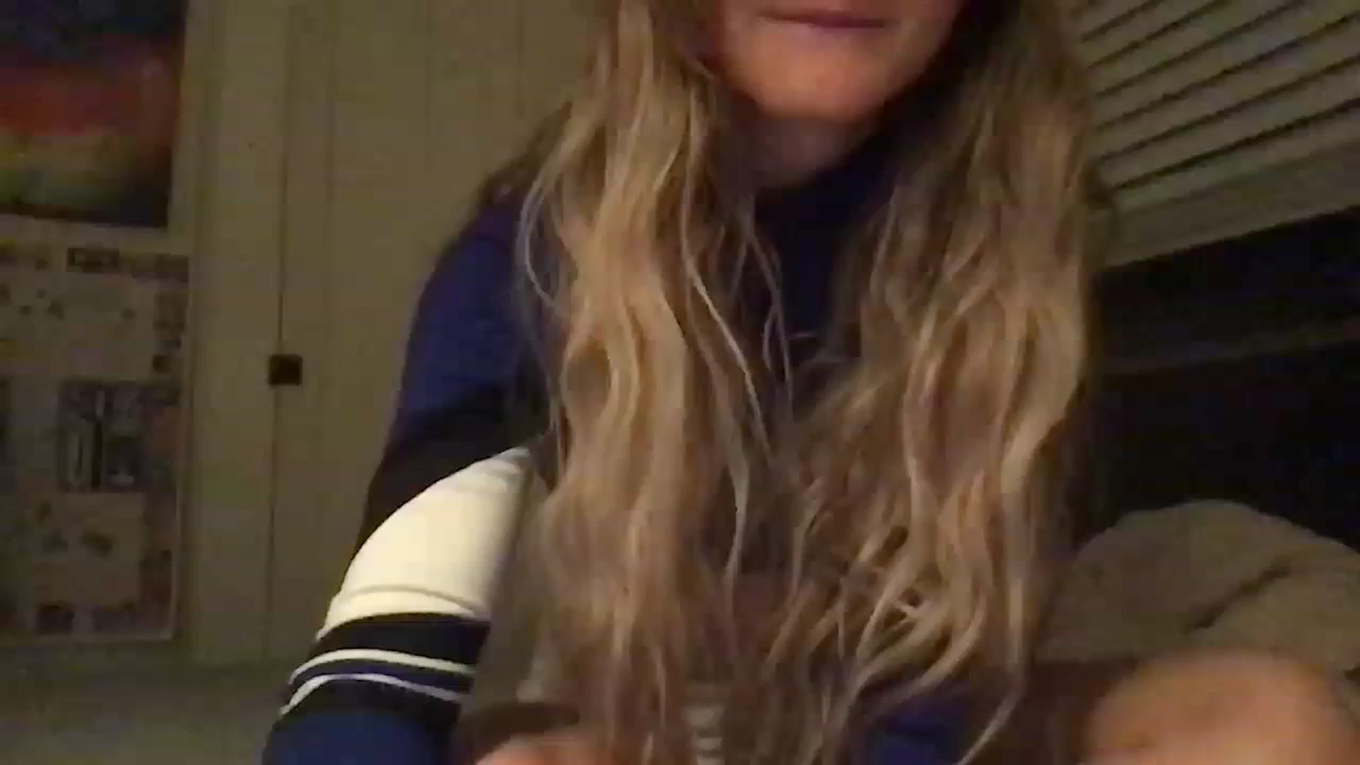 Gallery image thumbnail from Ballerinababy's myfreecams stream on, 09/27/2023, 24:17 image 6 of 20