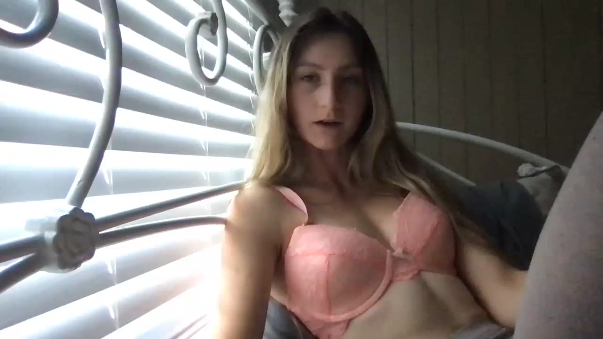 Gallery image thumbnail from Ballerinababy's myfreecams stream on, 10/20/2023, 21:18 image 18 of 20