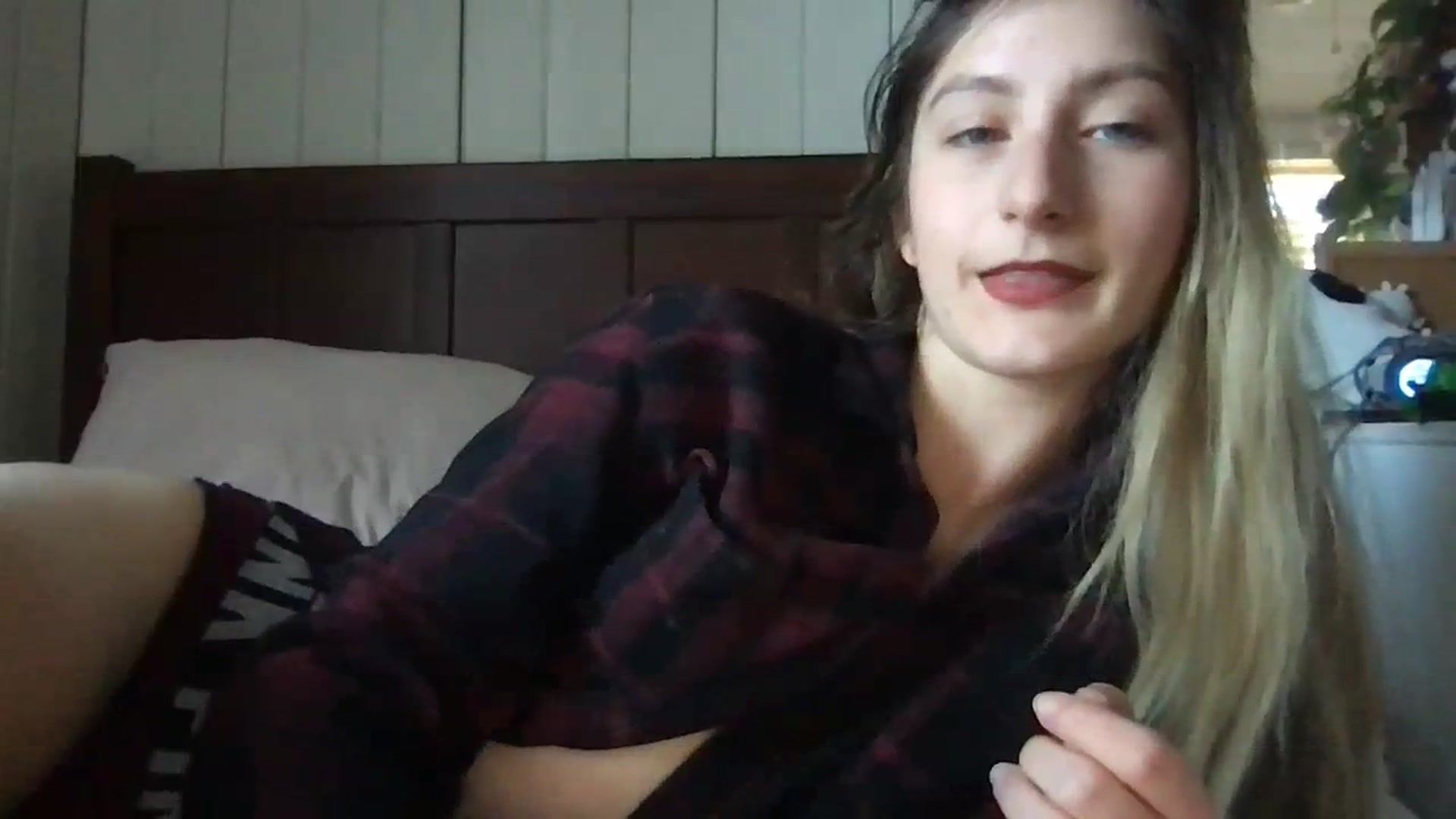 Gallery image thumbnail from Ballerinababy's myfreecams stream on, 12/22/2023, 20:31 image 14 of 20