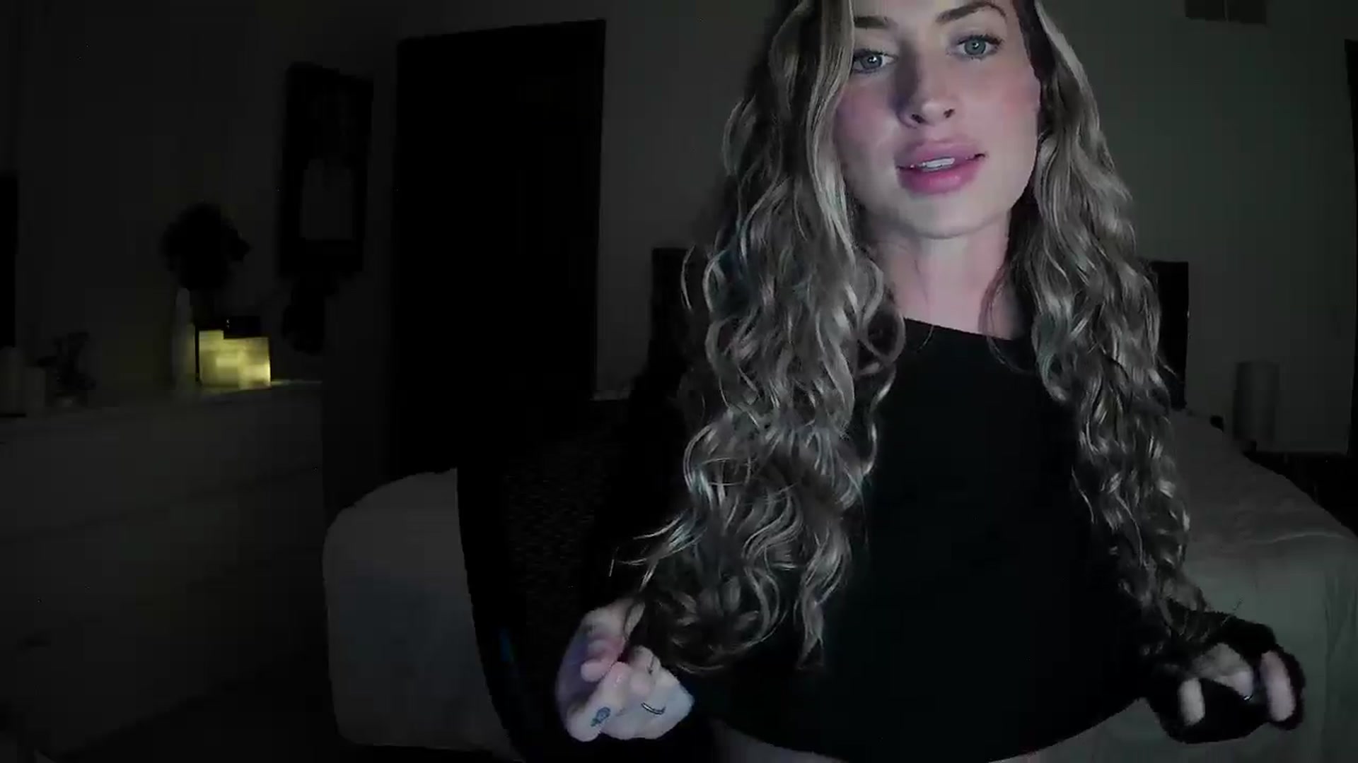 Gallery image thumbnail from Bambi20's myfreecams stream on, 04/19/2026, 05:03 image 15 of 20
