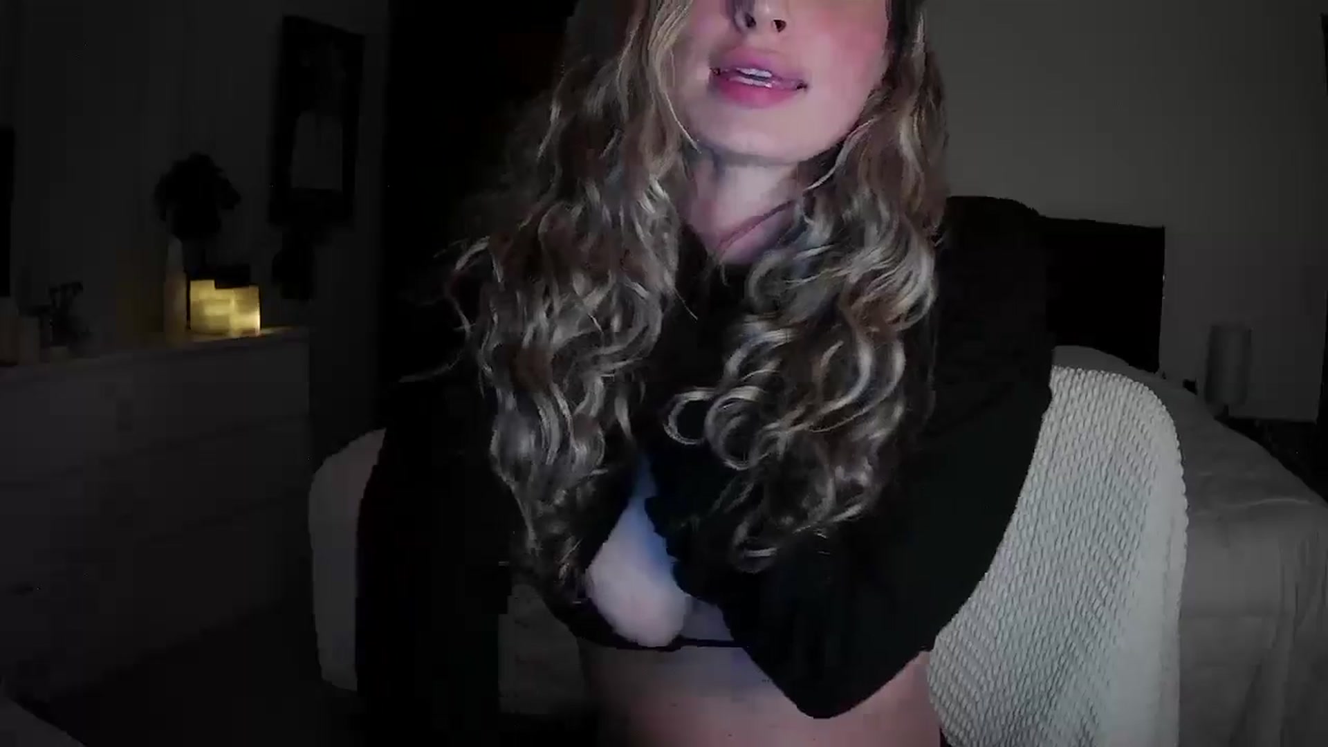 Gallery image thumbnail from Bambi20's myfreecams stream on, 04/19/2026, 05:35 image 12 of 20