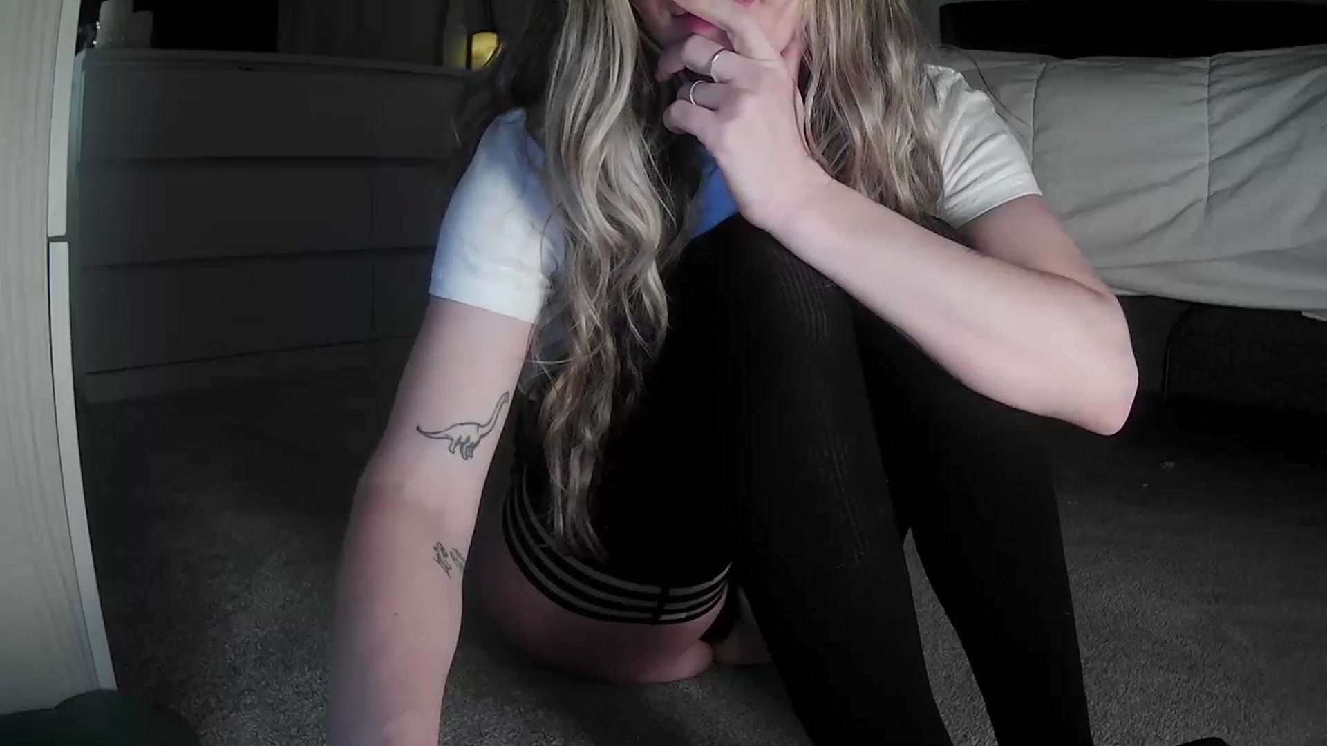 Gallery image thumbnail from Bambi20's myfreecams stream on, 04/24/2026, 05:00 image 14 of 20