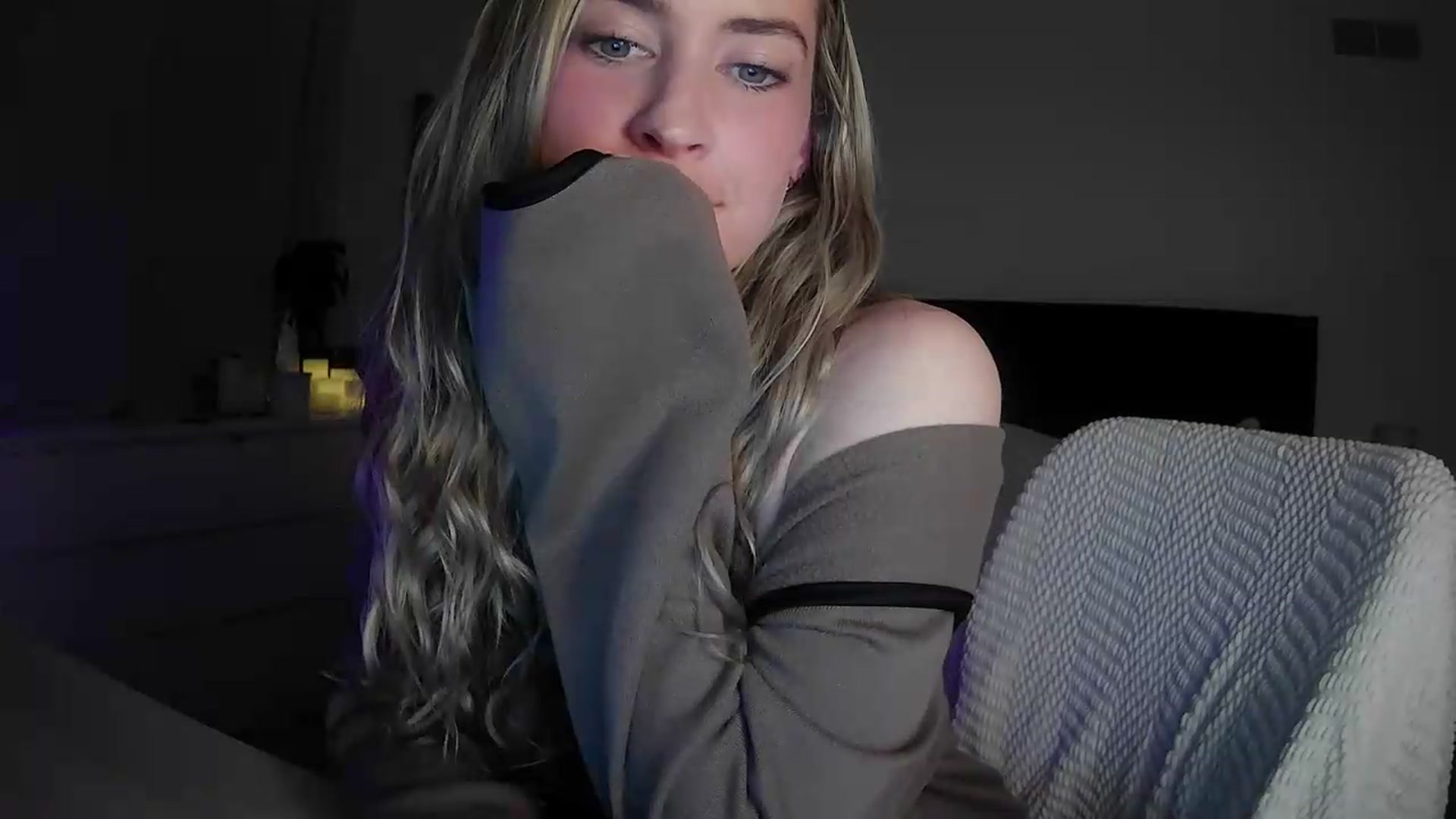 Gallery image thumbnail from Bambi20's myfreecams stream on, 05/12/2026, 03:12 image 17 of 20