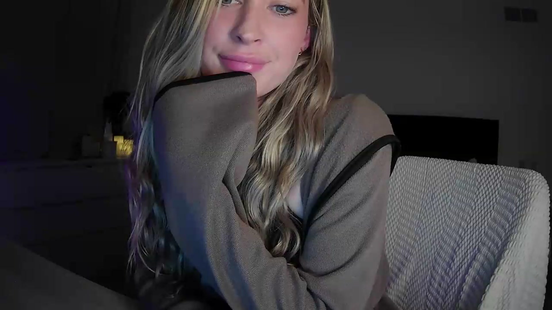 Gallery image thumbnail from Bambi20's myfreecams stream on, 05/12/2026, 03:12 image 16 of 20