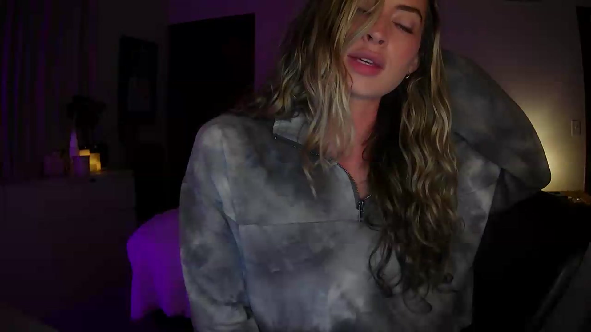 Gallery image thumbnail from Bambi20's myfreecams stream on, 05/19/2026, 03:37 image 17 of 20