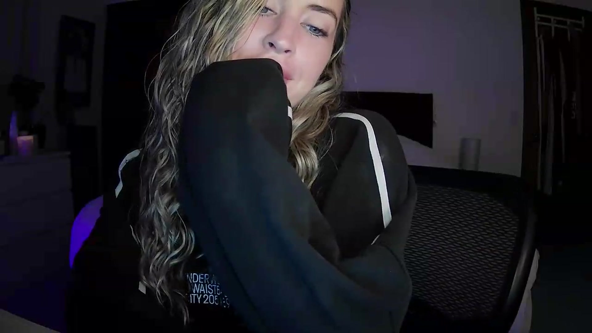 Gallery image thumbnail from Bambi20's myfreecams stream on, 05/20/2026, 03:10 image 2 of 20