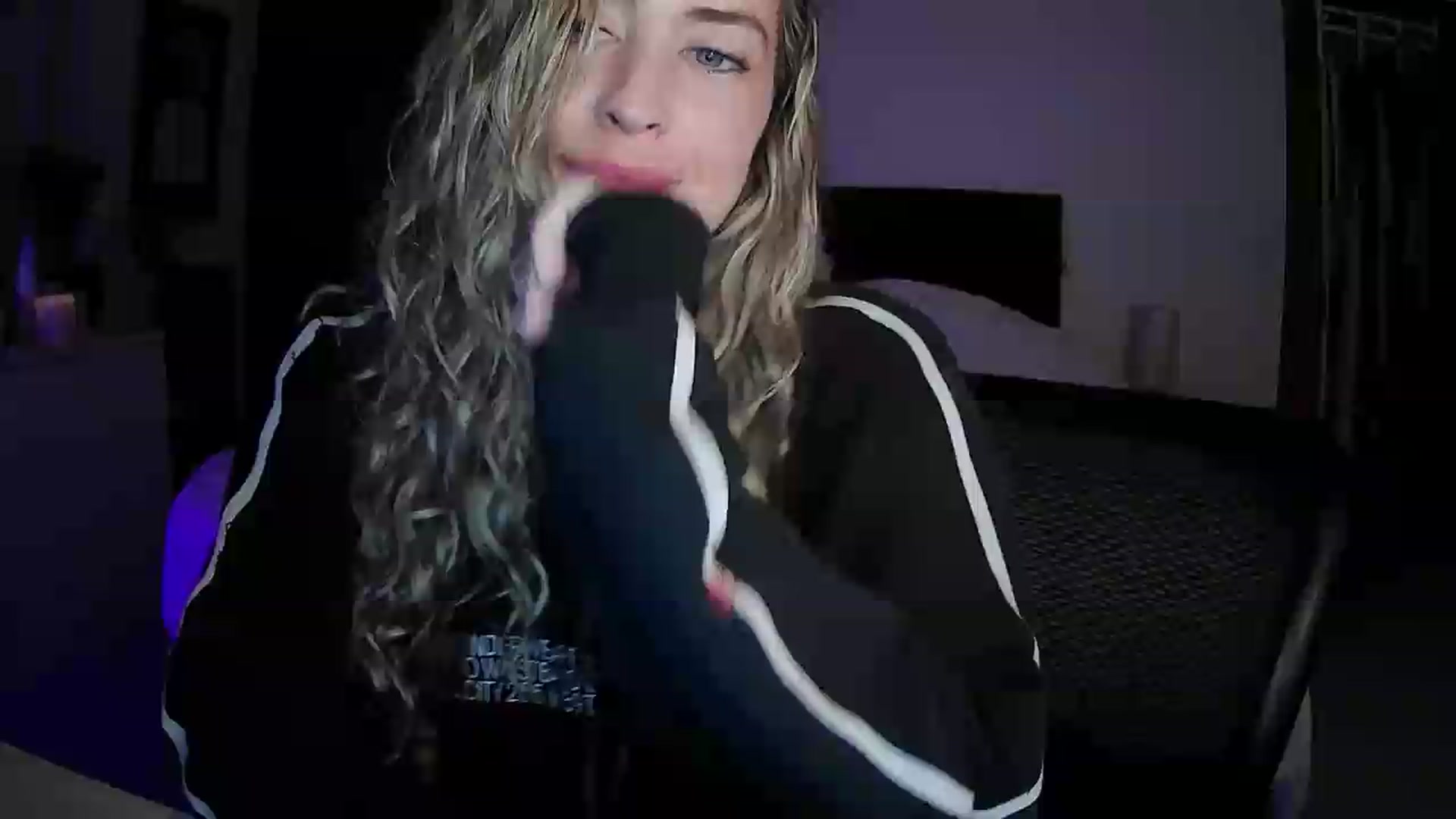 Gallery image thumbnail from Bambi20's myfreecams stream on, 05/20/2026, 03:10 image 17 of 20