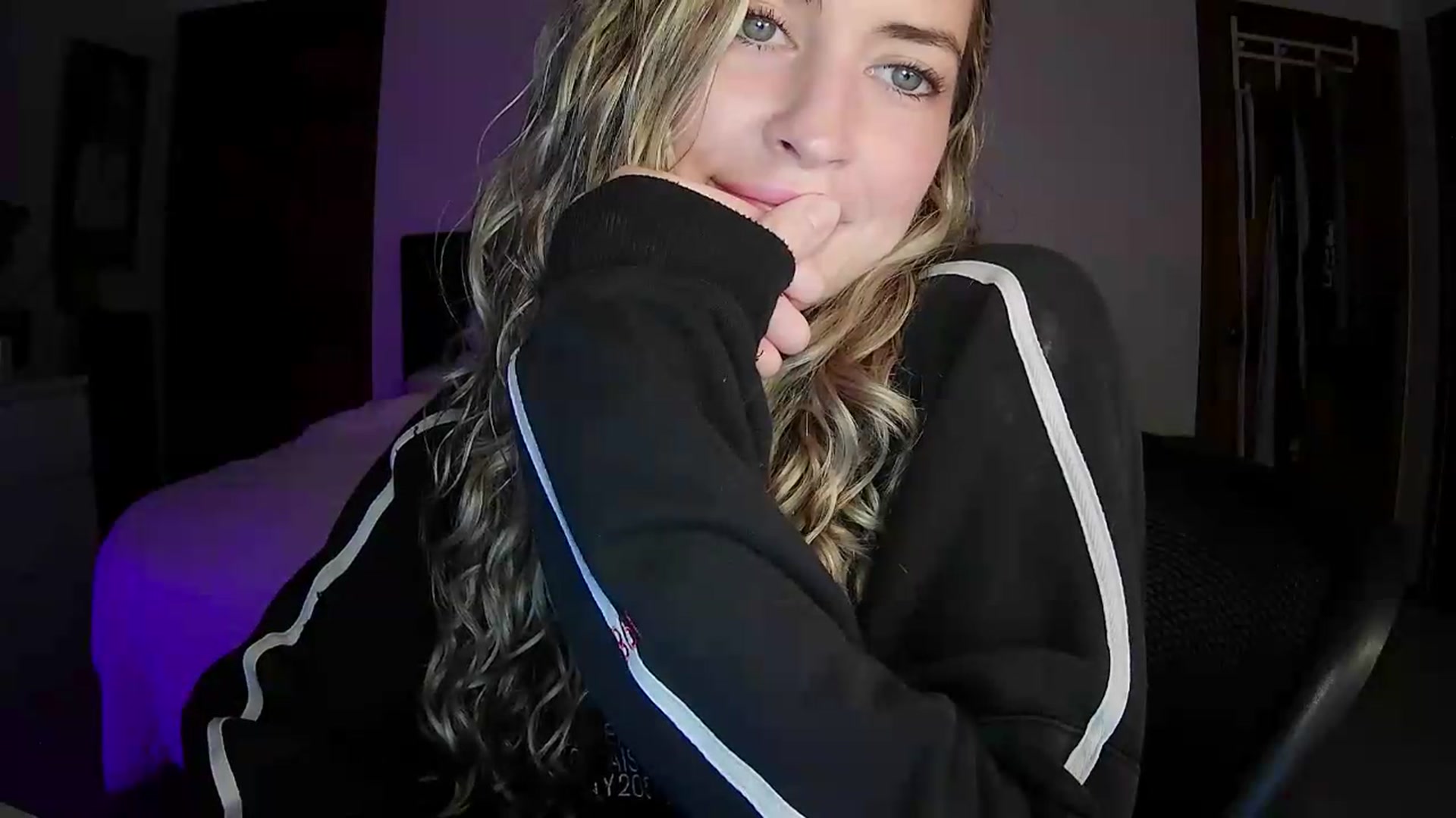 Gallery image thumbnail from Bambi20's myfreecams stream on, 05/20/2026, 03:10 image 12 of 20