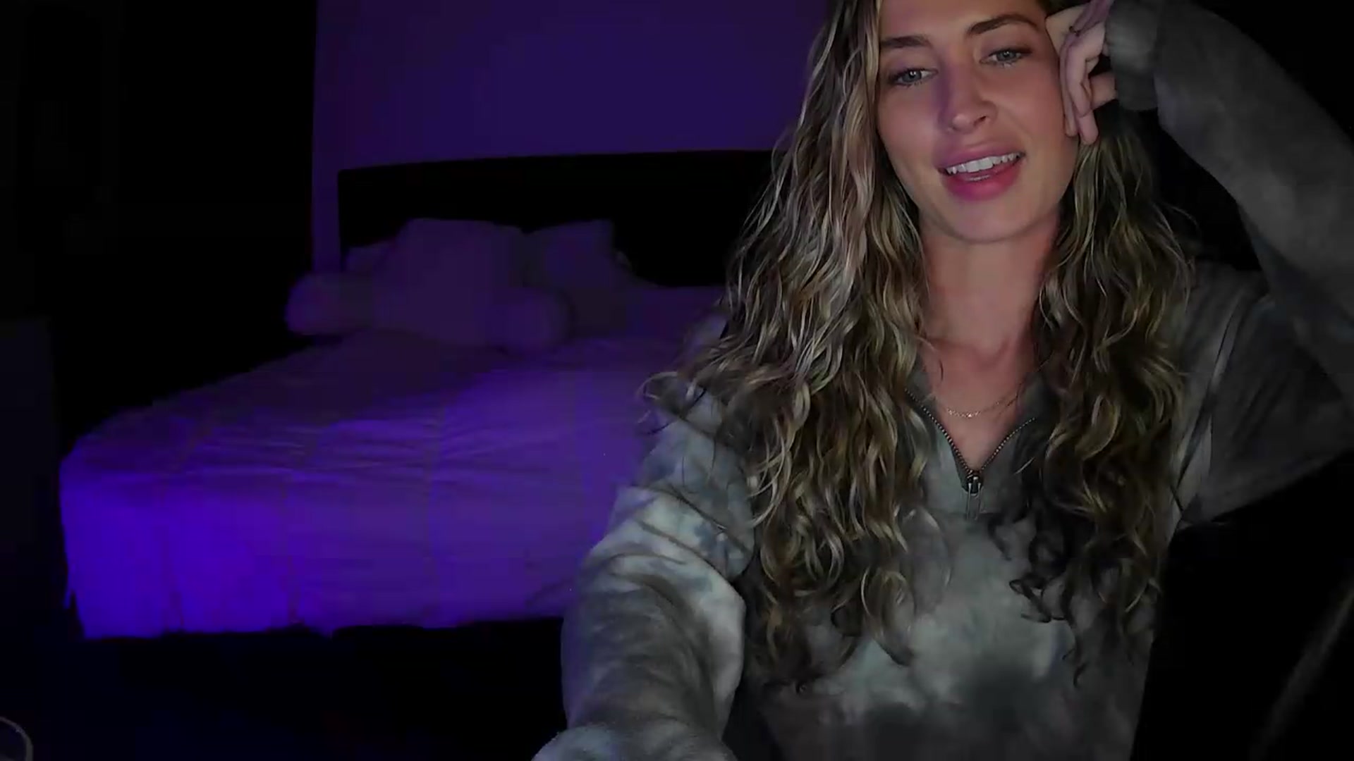 Gallery image thumbnail from Bambi20's myfreecams stream on, 05/22/2026, 03:04 image 6 of 20