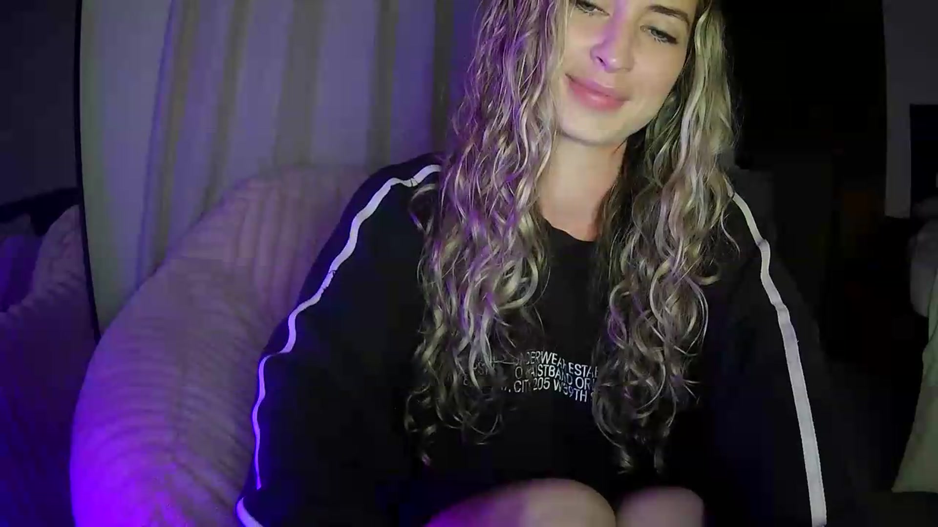 Gallery image thumbnail from Bambi20's myfreecams stream on, 05/24/2026, 03:17 image 18 of 20