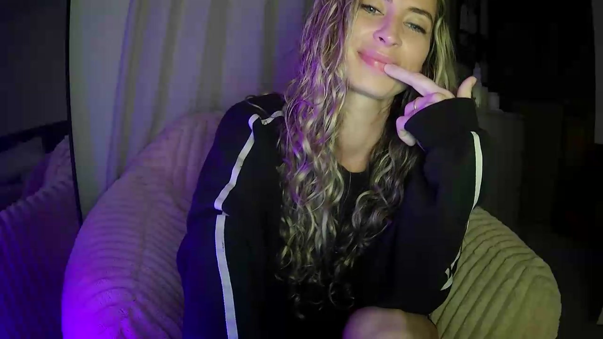 Gallery image thumbnail from Bambi20's myfreecams stream on, 05/24/2026, 03:17 image 8 of 20