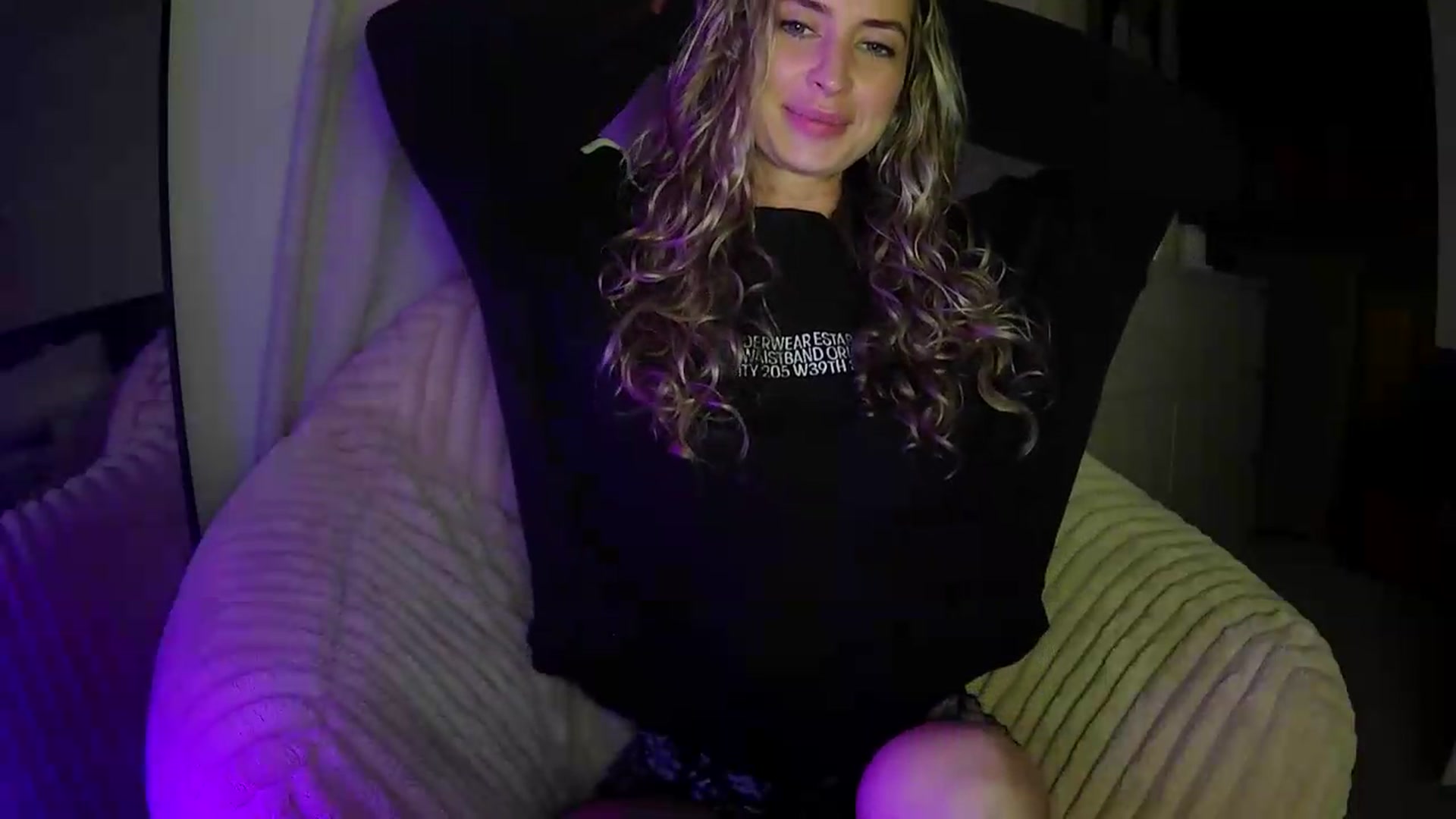 Gallery image thumbnail from Bambi20's myfreecams stream on, 05/24/2026, 03:17 image 6 of 20