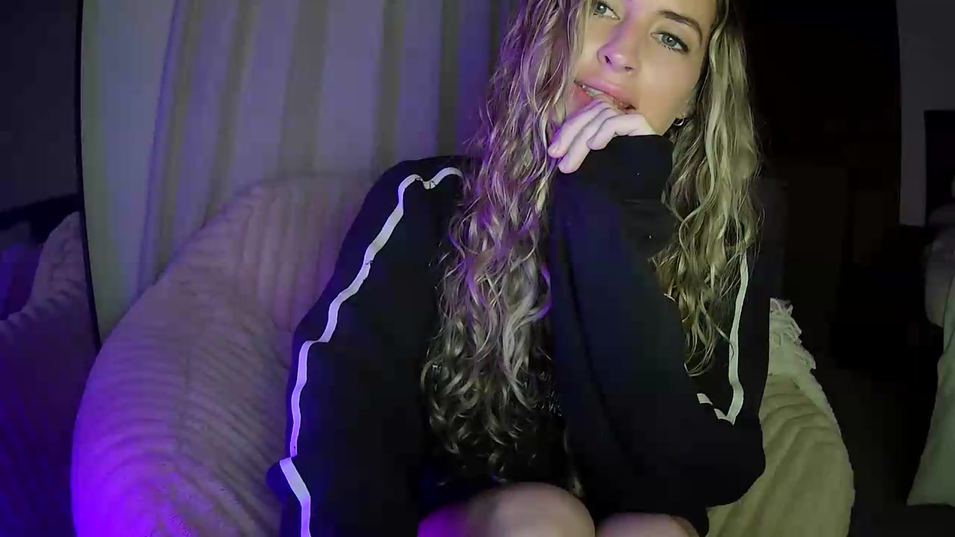 Gallery image thumbnail from Bambi20's myfreecams stream on, 05/24/2026, 03:17 image 20 of 20