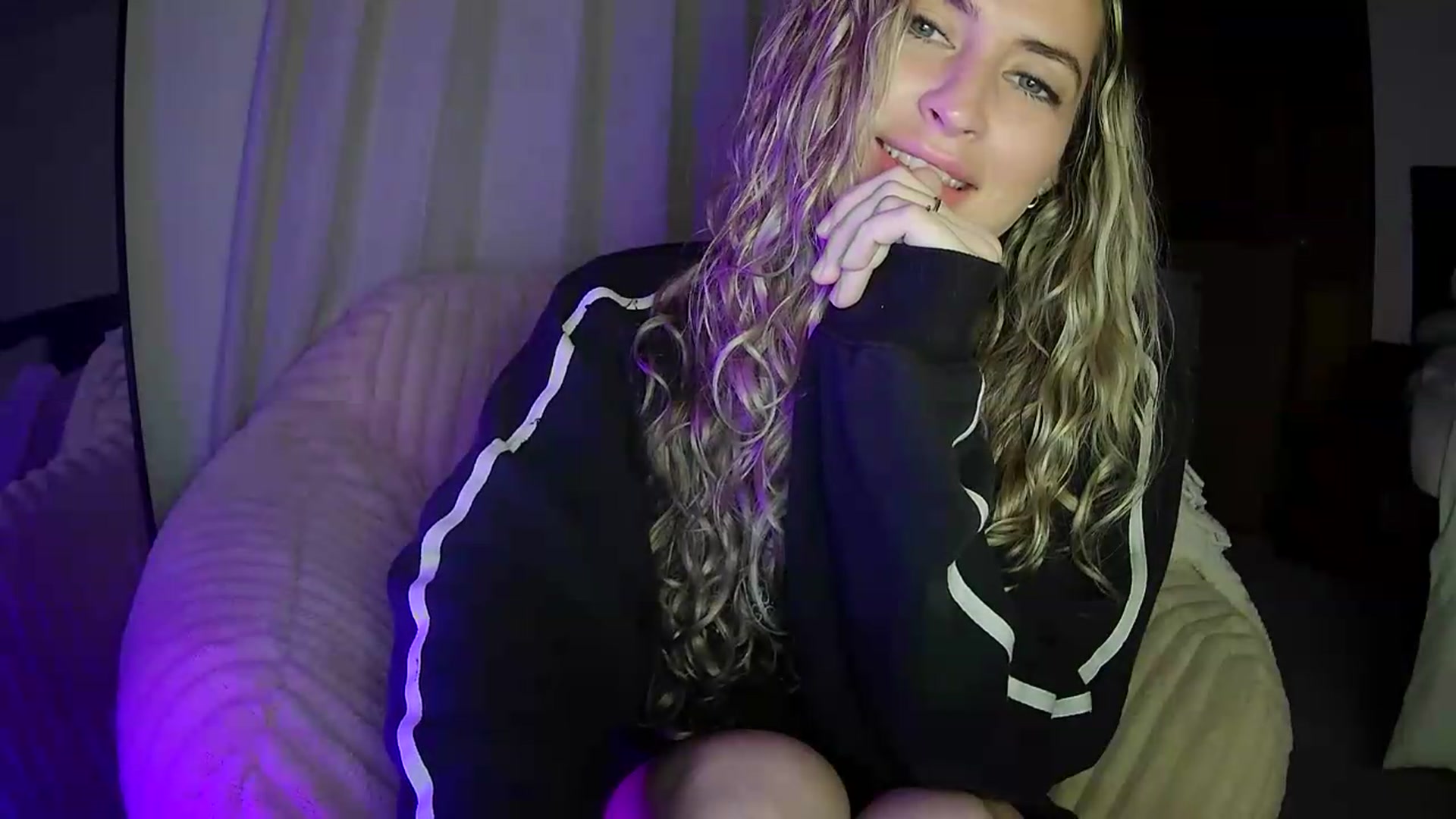 Gallery image thumbnail from Bambi20's myfreecams stream on, 05/24/2026, 03:17 image 11 of 20