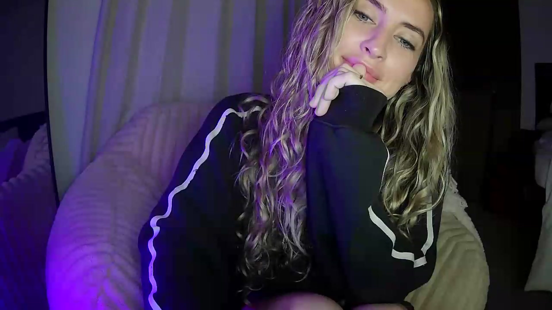 Gallery image thumbnail from Bambi20's myfreecams stream on, 05/24/2026, 03:17 image 16 of 20