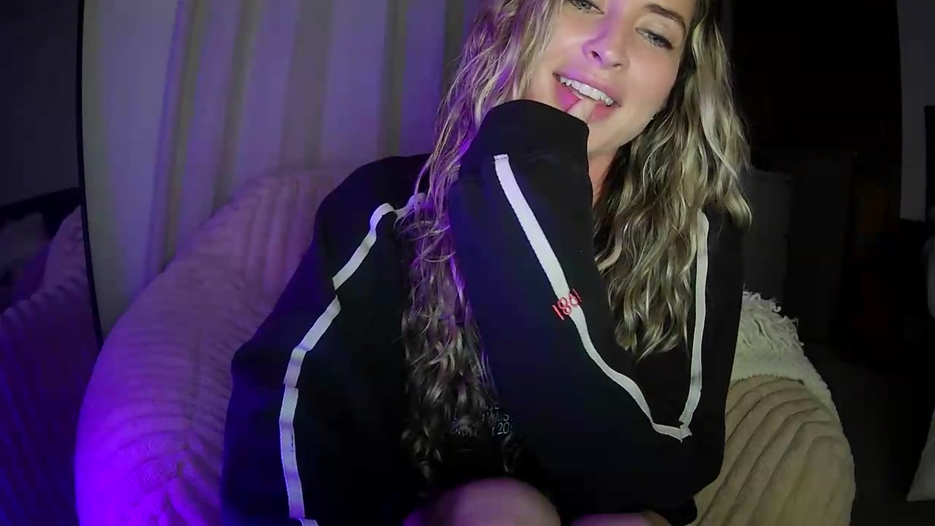 Gallery image thumbnail from Bambi20's myfreecams stream on, 05/24/2026, 03:48 image 17 of 20