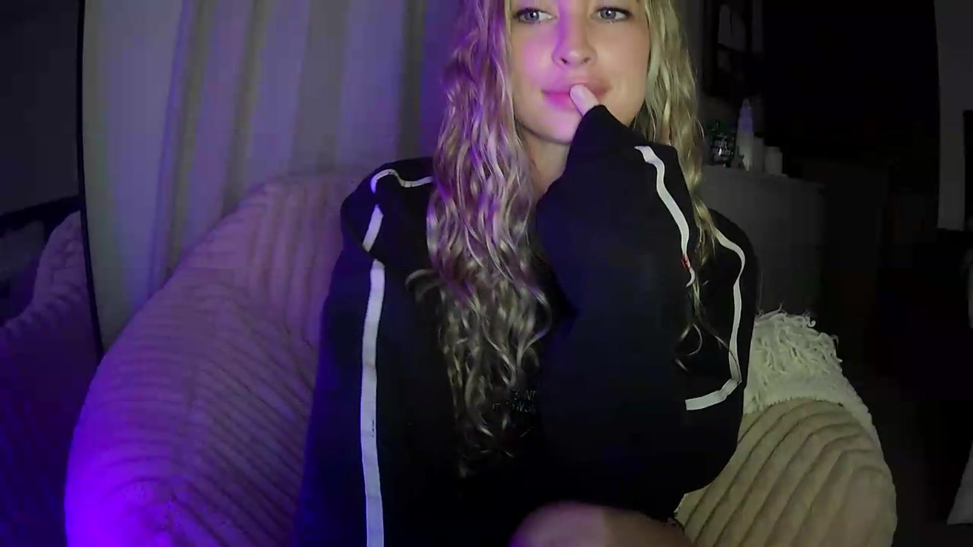 Gallery image thumbnail from Bambi20's myfreecams stream on, 05/24/2026, 04:12 image 10 of 20