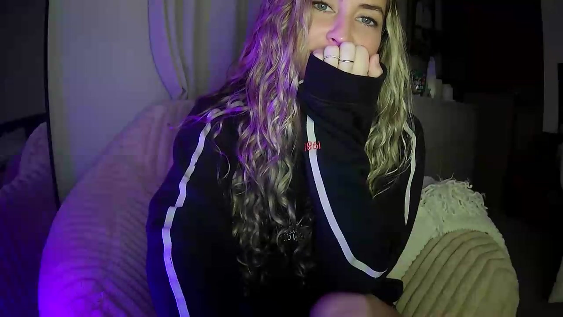 Gallery image thumbnail from Bambi20's myfreecams stream on, 05/24/2026, 04:12 image 16 of 20
