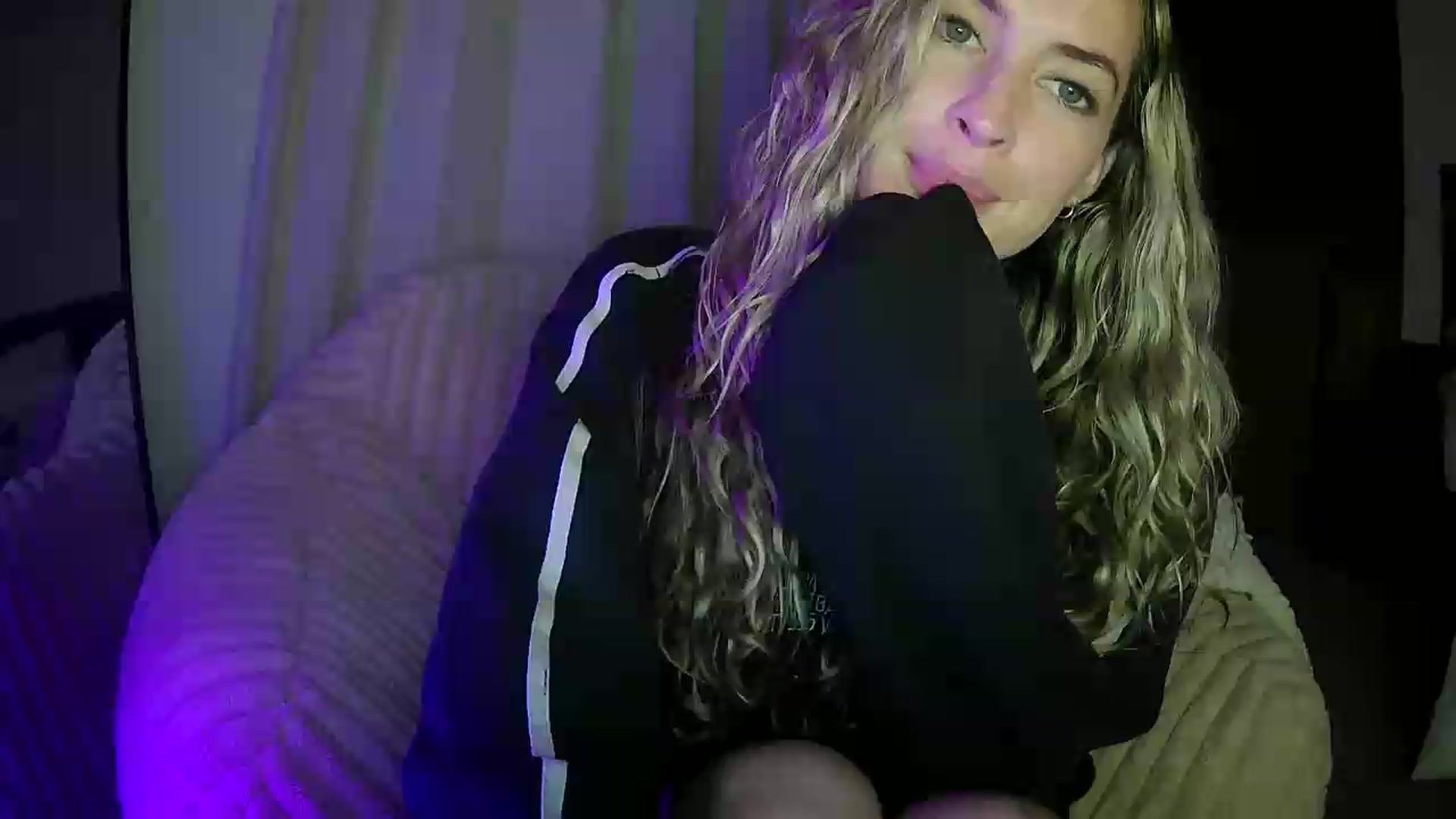 Gallery image thumbnail from Bambi20's myfreecams stream on, 05/24/2026, 04:12 image 1 of 20
