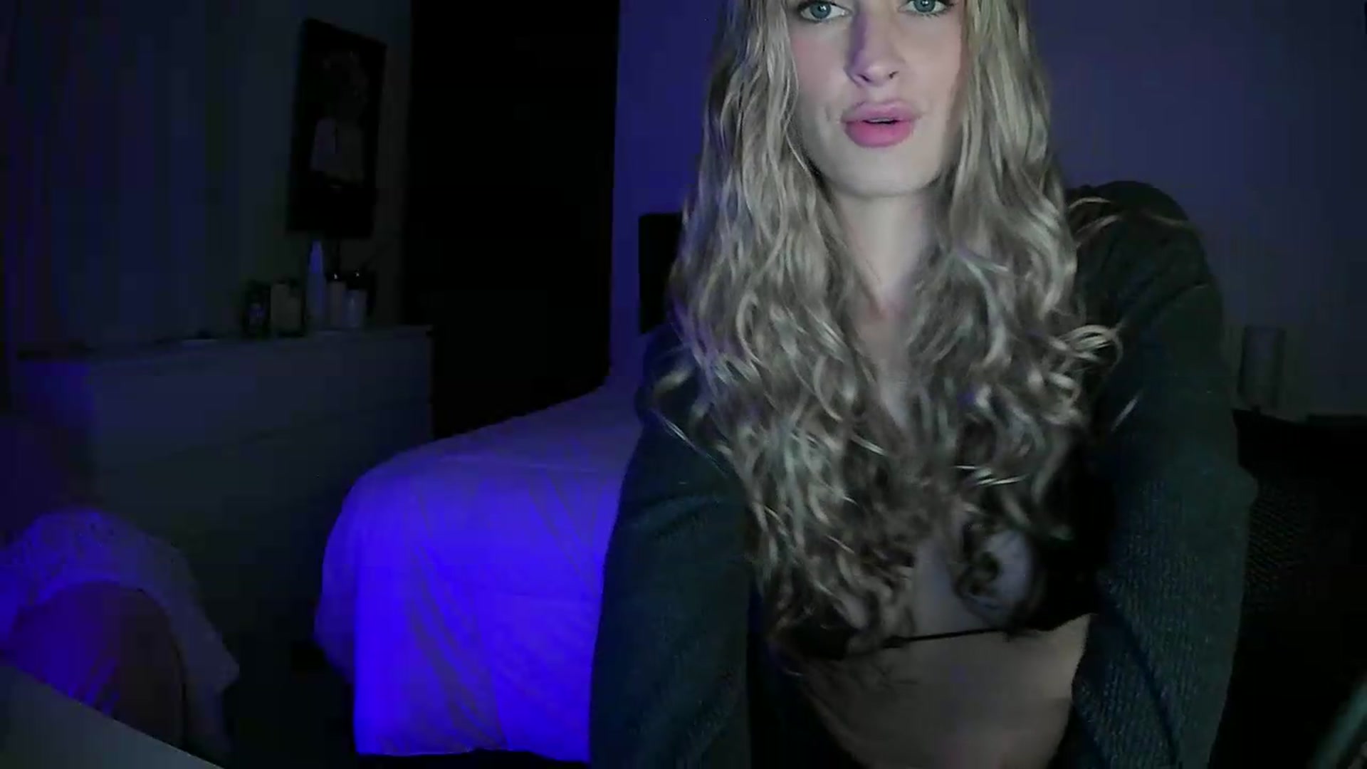 Gallery image thumbnail from Bambi20's myfreecams stream on, 05/25/2026, 04:01 image 11 of 20