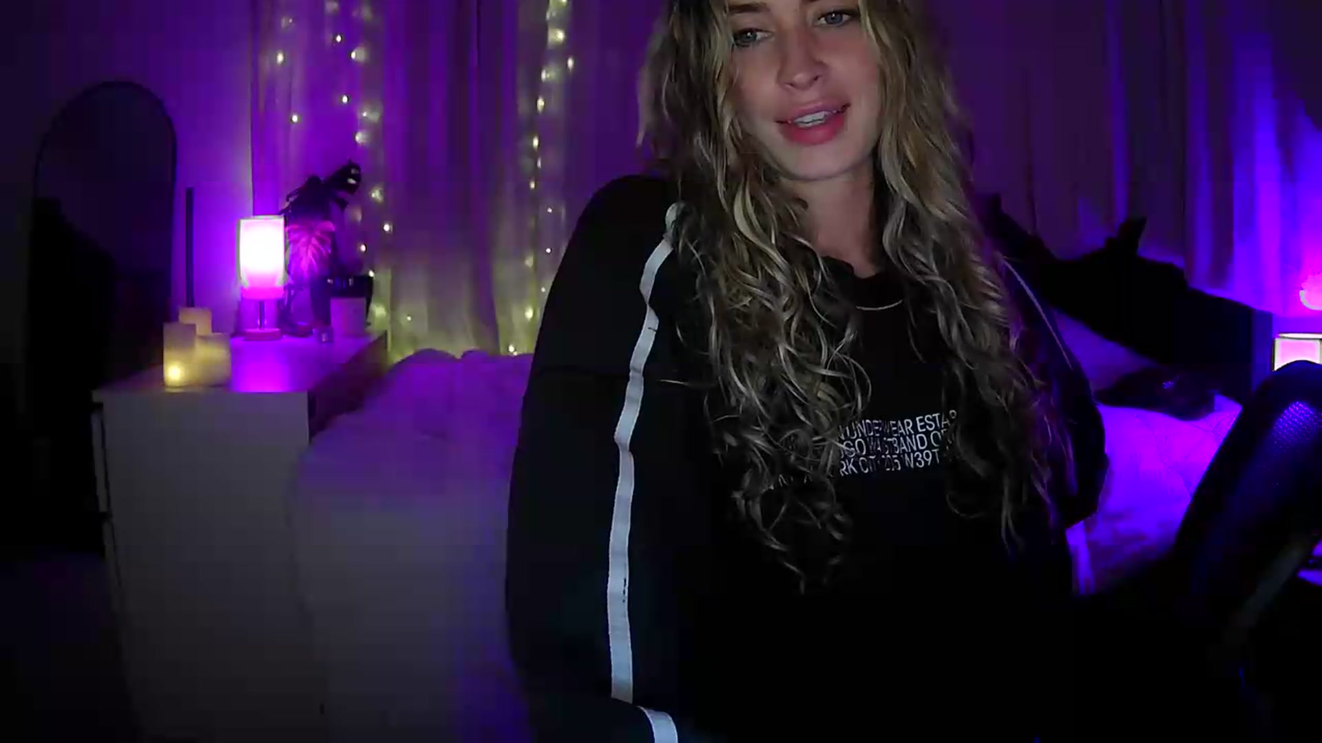 Gallery image thumbnail from Bambi20's myfreecams stream on, 06/04/2026, 02:02 image 10 of 20