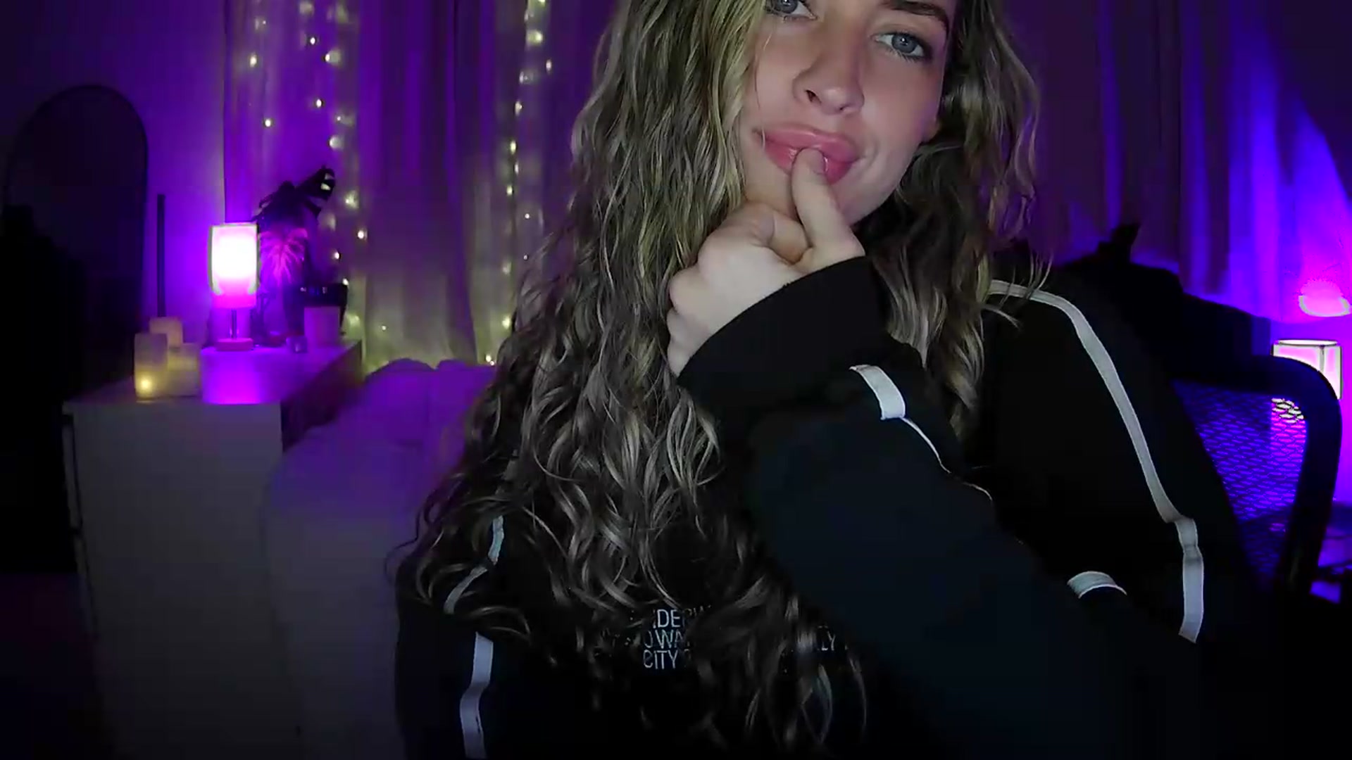 Gallery image thumbnail from Bambi20's myfreecams stream on, 06/04/2026, 02:02 image 16 of 20