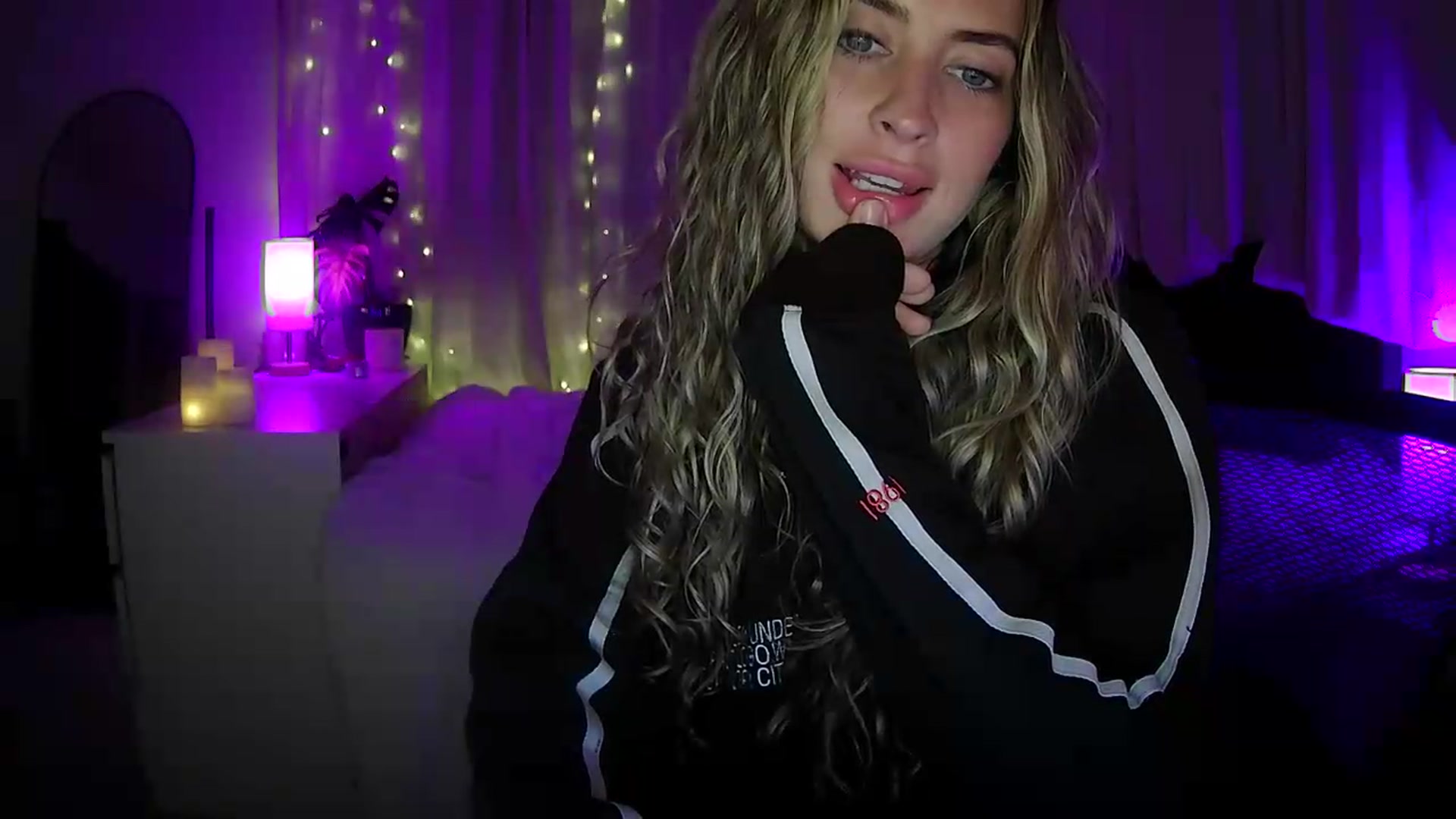 Gallery image thumbnail from Bambi20's myfreecams stream on, 06/04/2026, 02:02 image 14 of 20