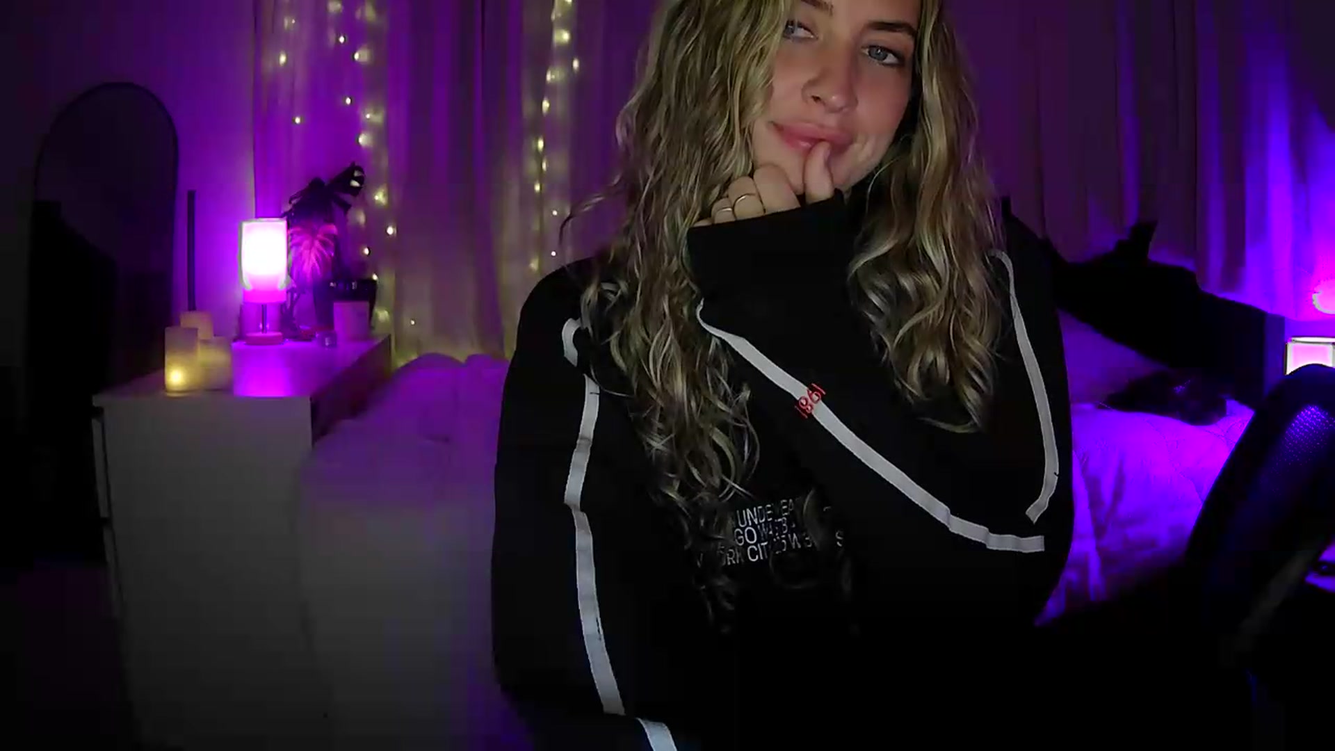 Gallery image thumbnail from Bambi20's myfreecams stream on, 06/04/2026, 02:02 image 12 of 20