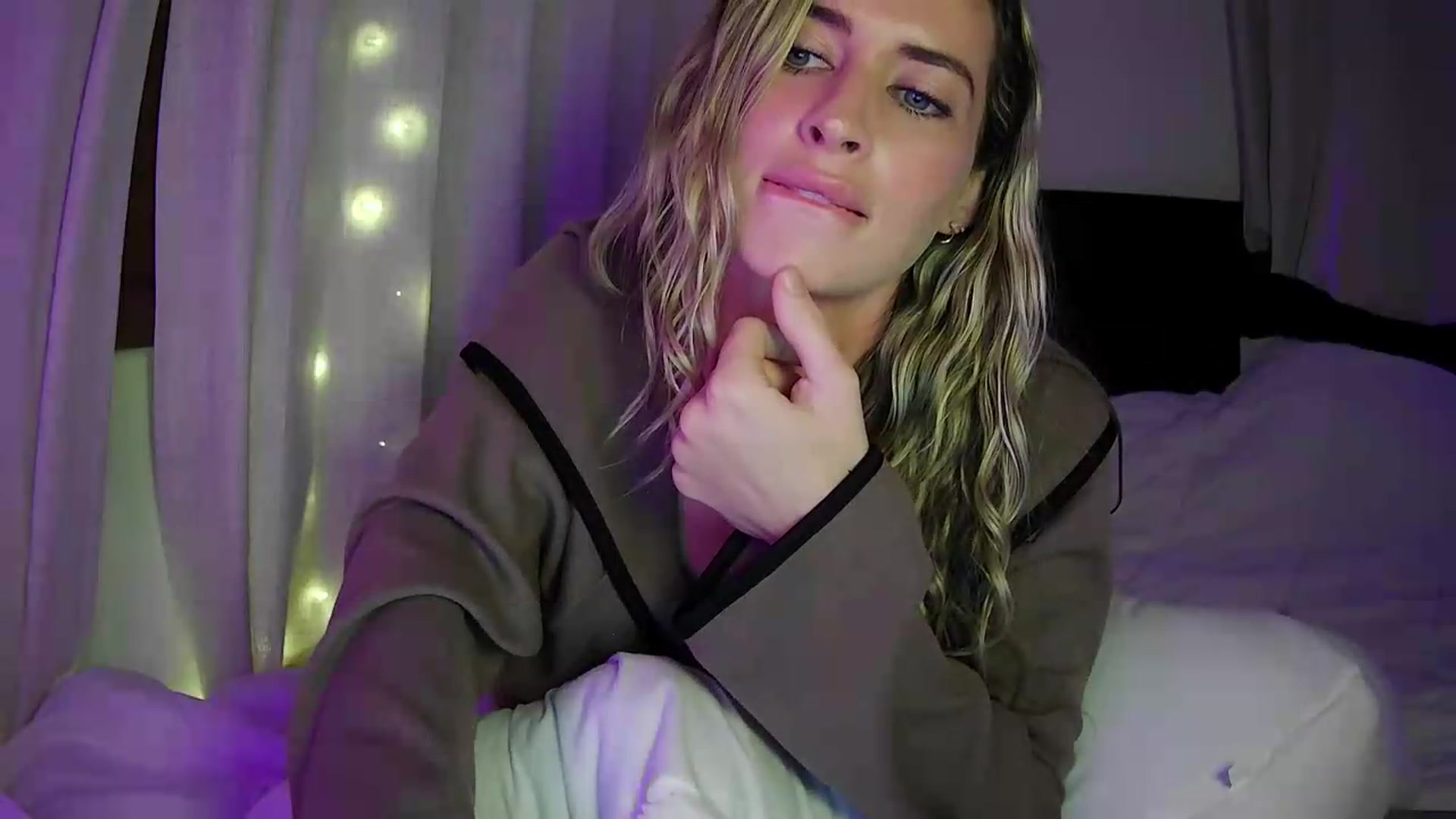 Gallery image thumbnail from Bambi20's myfreecams stream on, 06/11/2026, 04:17 image 19 of 20