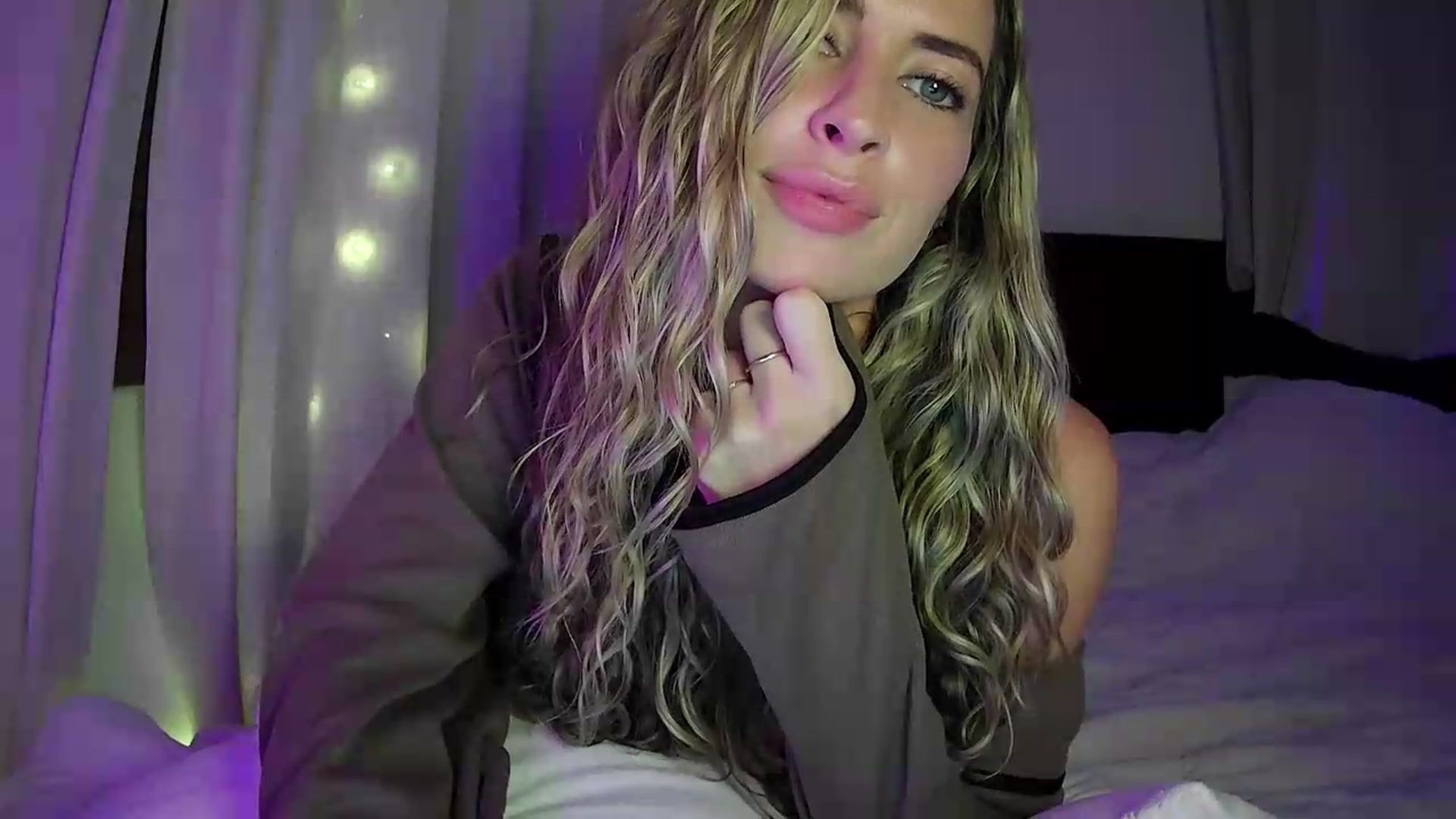 Gallery image thumbnail from Bambi20's myfreecams stream on, 06/11/2026, 04:17 image 7 of 20