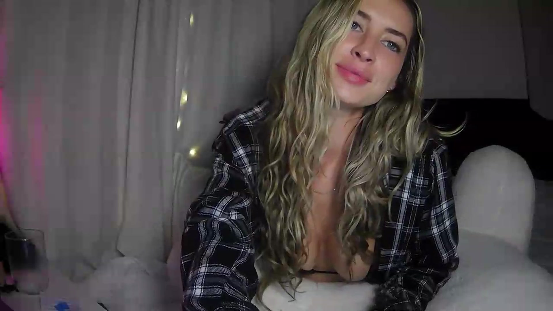 Gallery image thumbnail from Bambi20's myfreecams stream on, 06/22/2026, 03:51 image 9 of 20