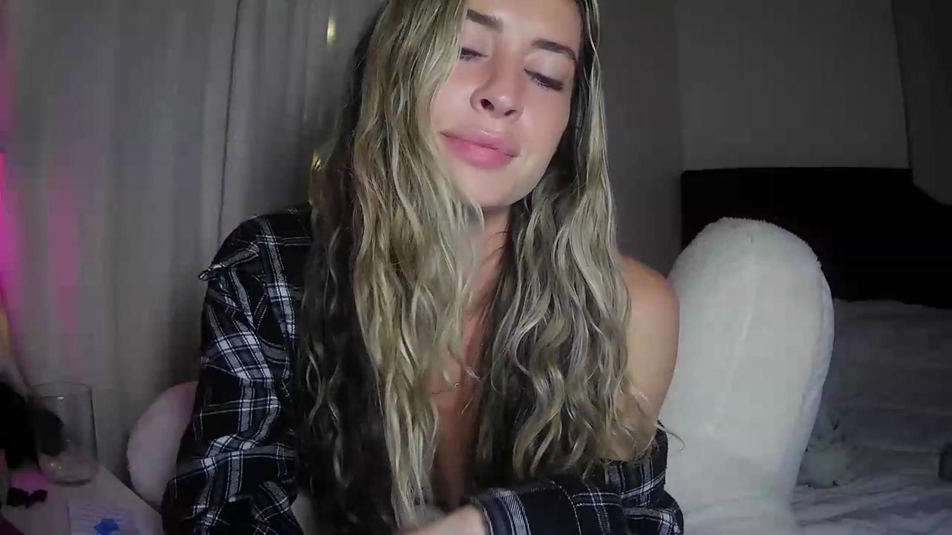 Gallery image thumbnail from Bambi20's myfreecams stream on, 06/22/2026, 03:51 image 5 of 20