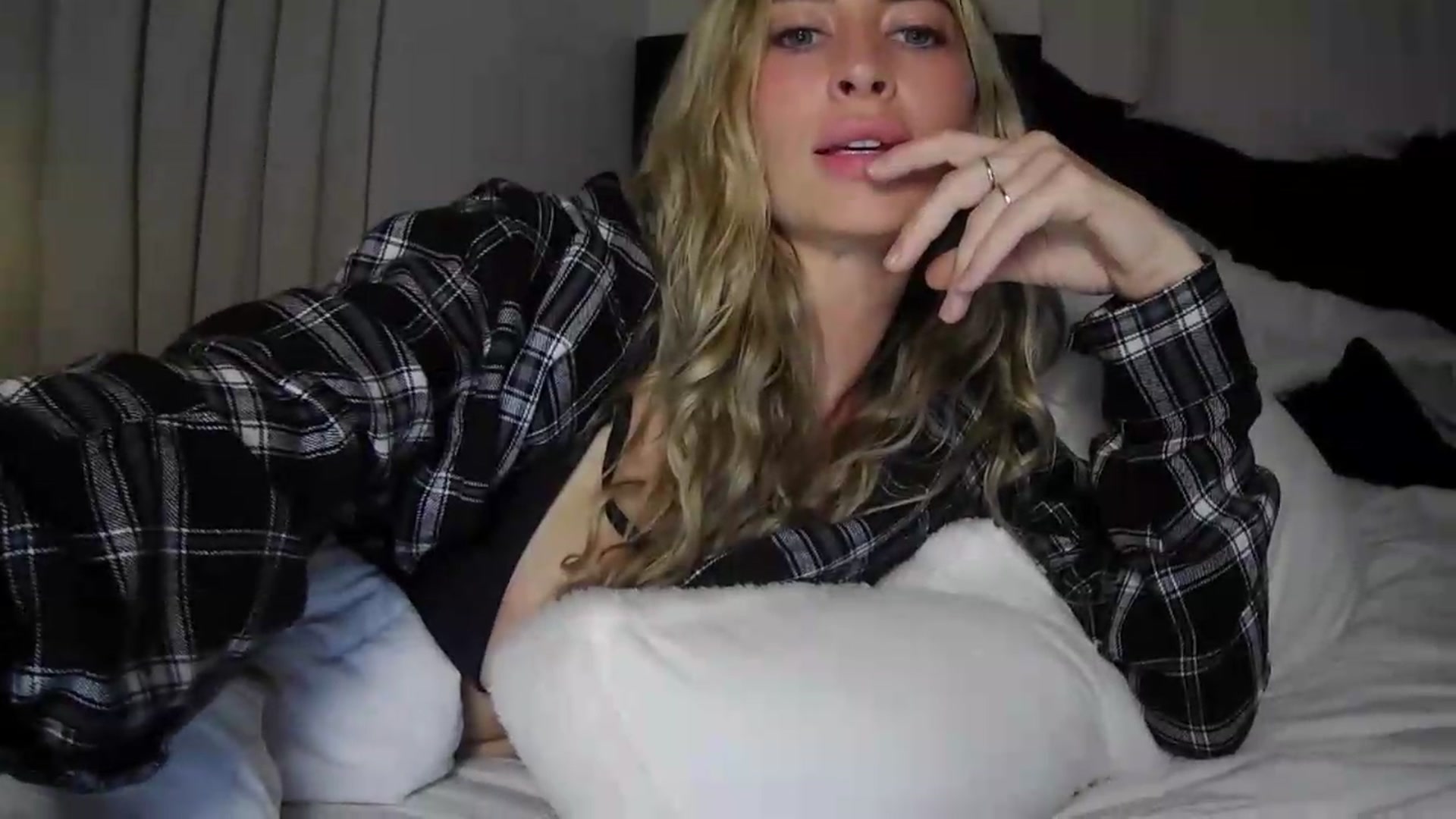 Gallery image thumbnail from Bambi20's myfreecams stream on, 06/23/2026, 06:02 image 2 of 20